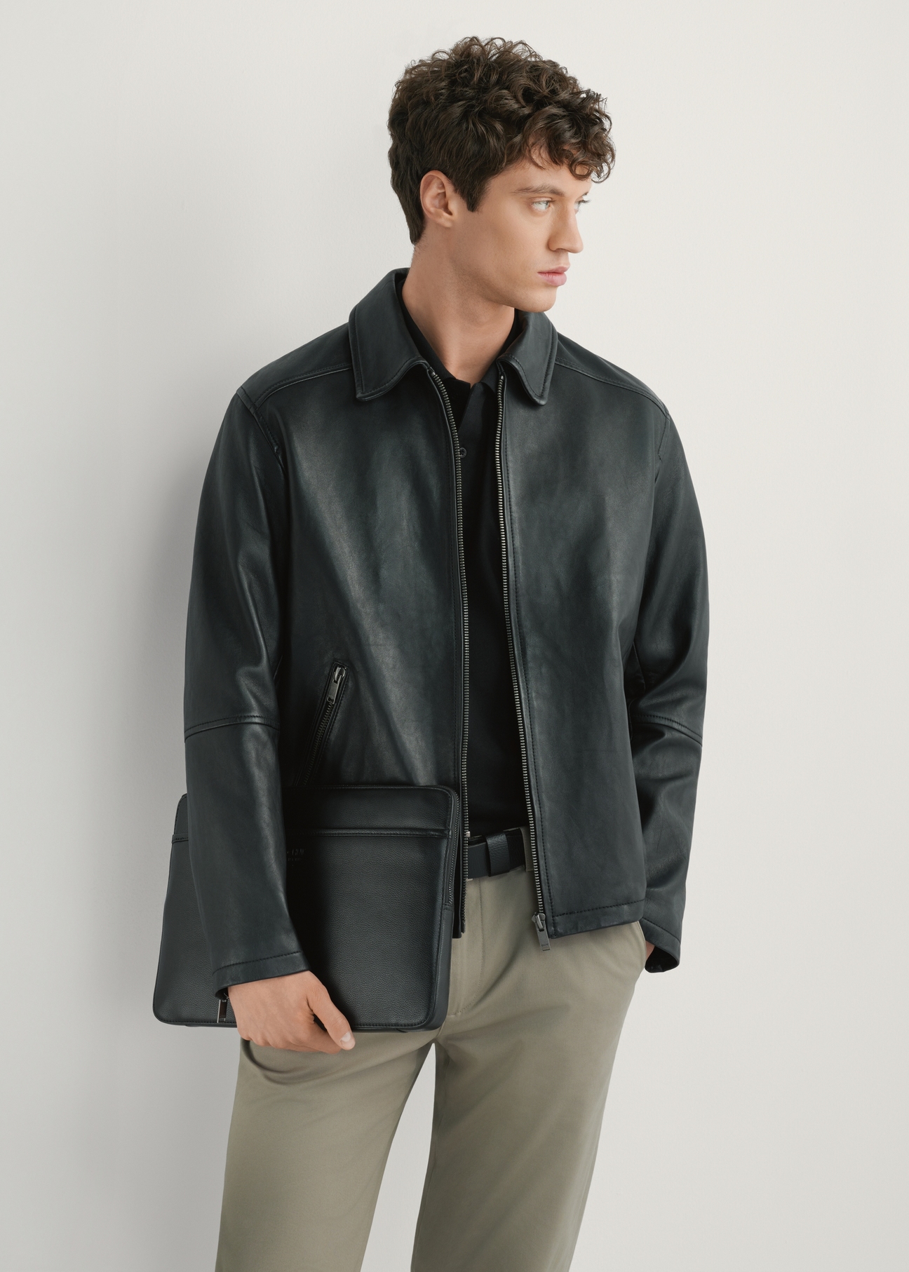 Black men's laptop briefcase TORMS-0286R-9I(W26), front view of the product on the model, half of the silhouette visible.