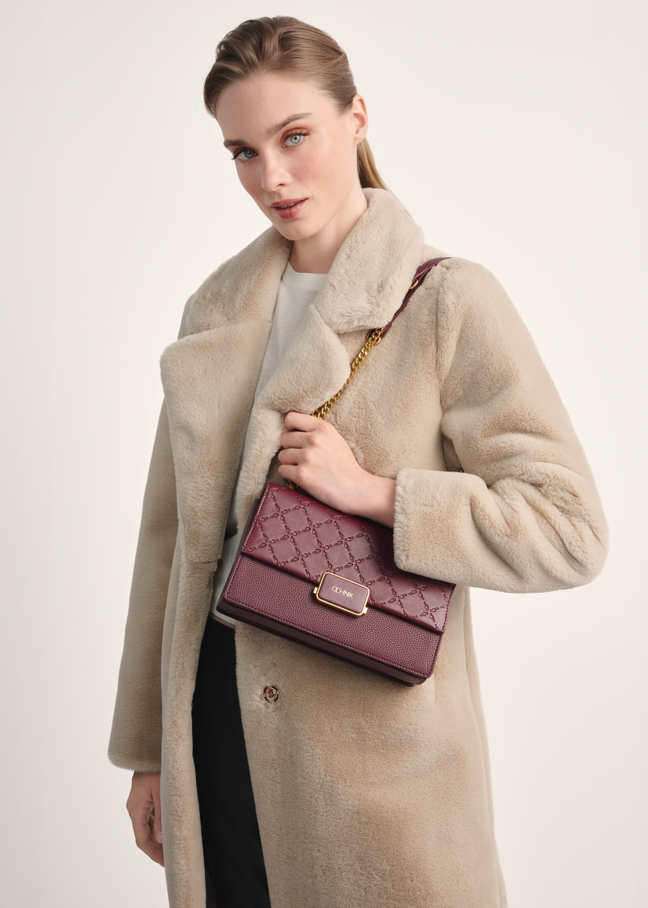 Burgundy women's messenger bag TOREC-0984A-49(Z25)
