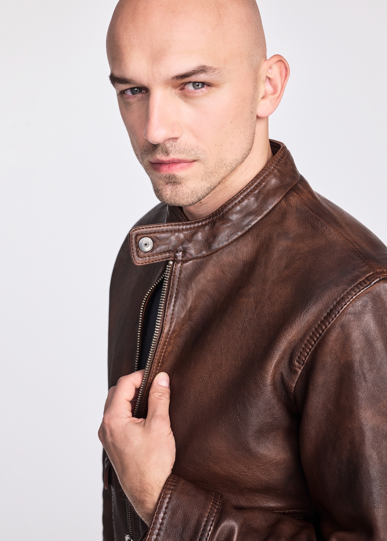 Brown men's vintage leather jacket KURMS-0356-2623(W25)-03