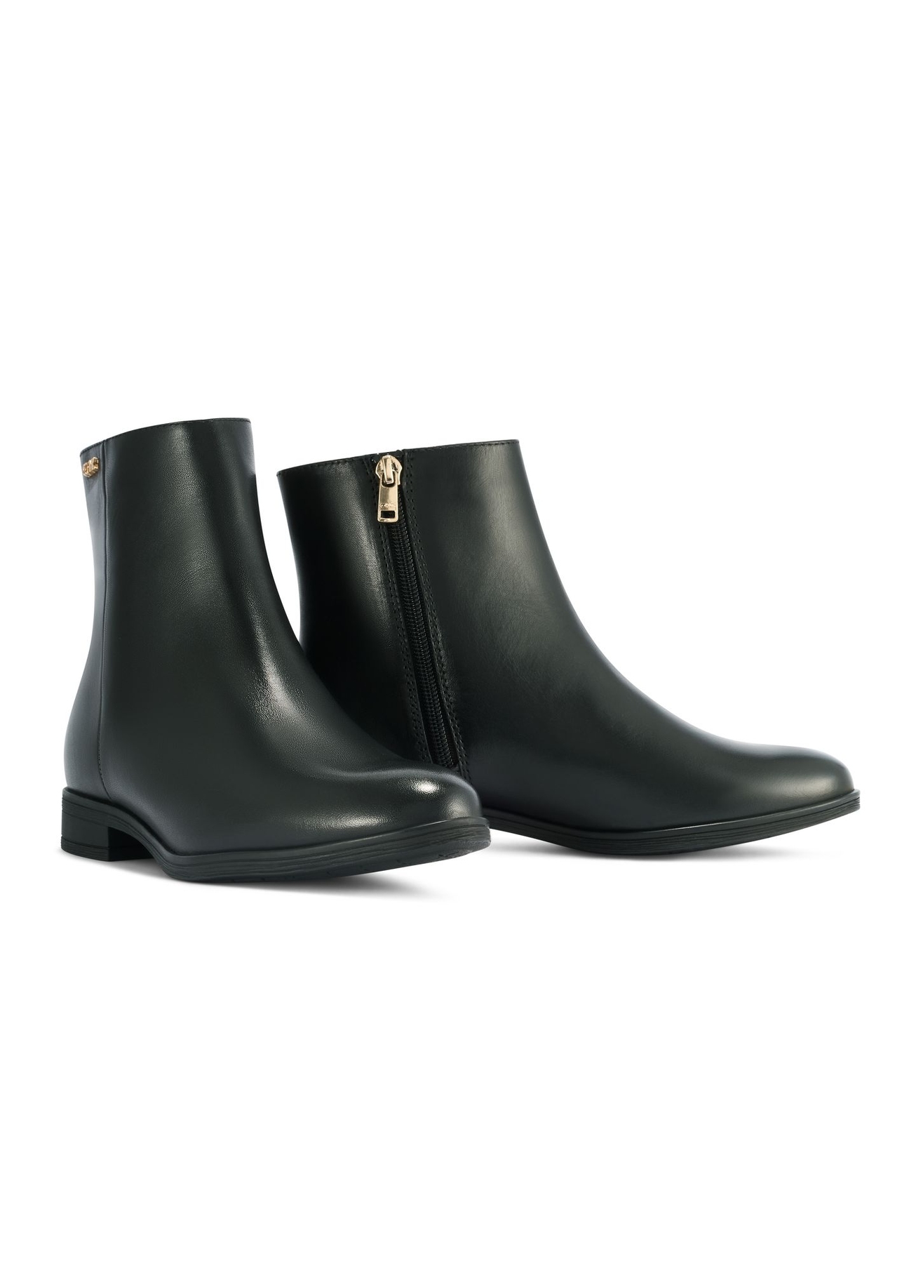 Black leather women's ankle boots BUTYD-1193-99(Z25) - side view of a pair of shoes on a white background.
