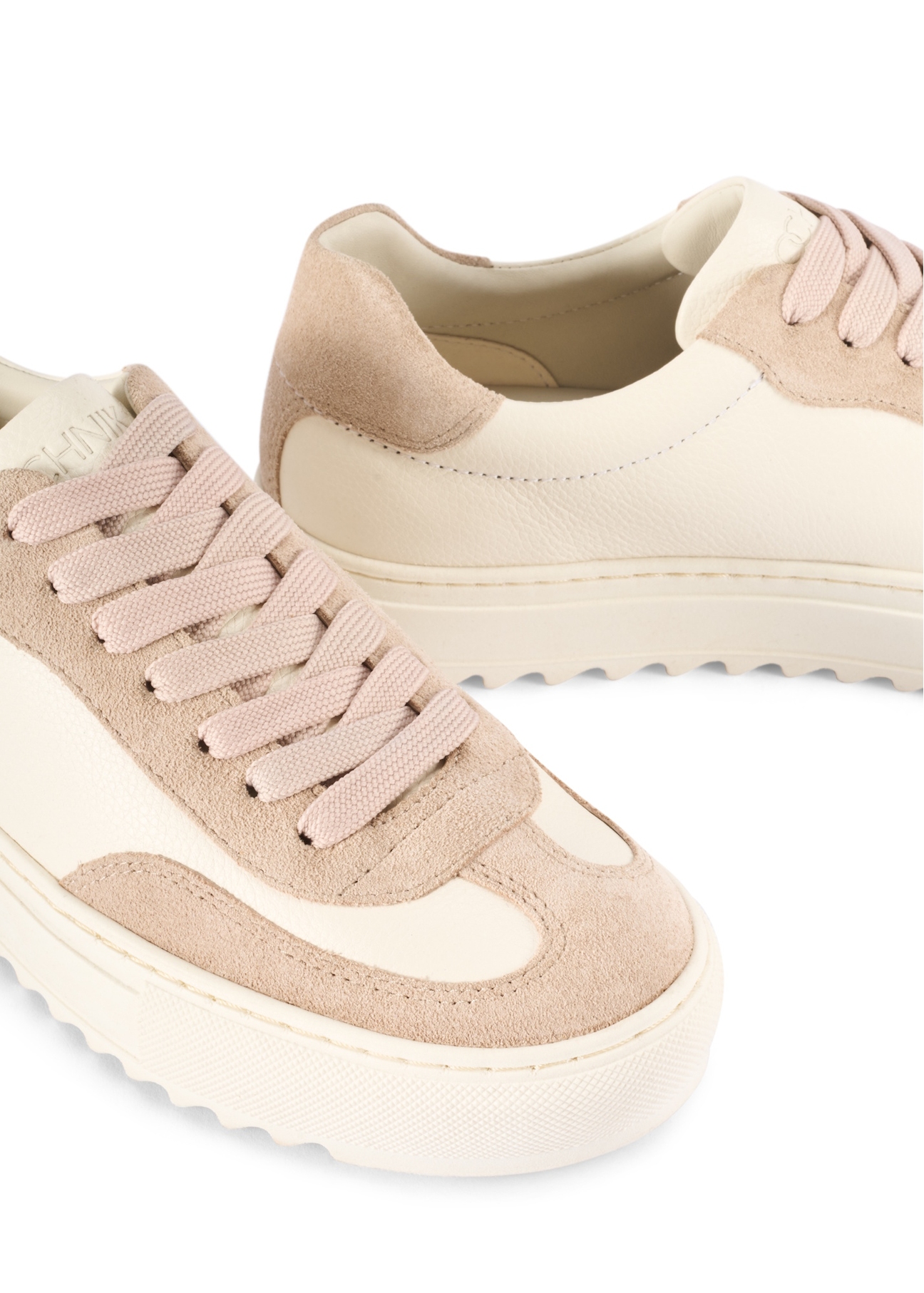 Cream-colored women's leather sneakers BUTYD-1260-0B(W26), close-up of the product detail on a white background.