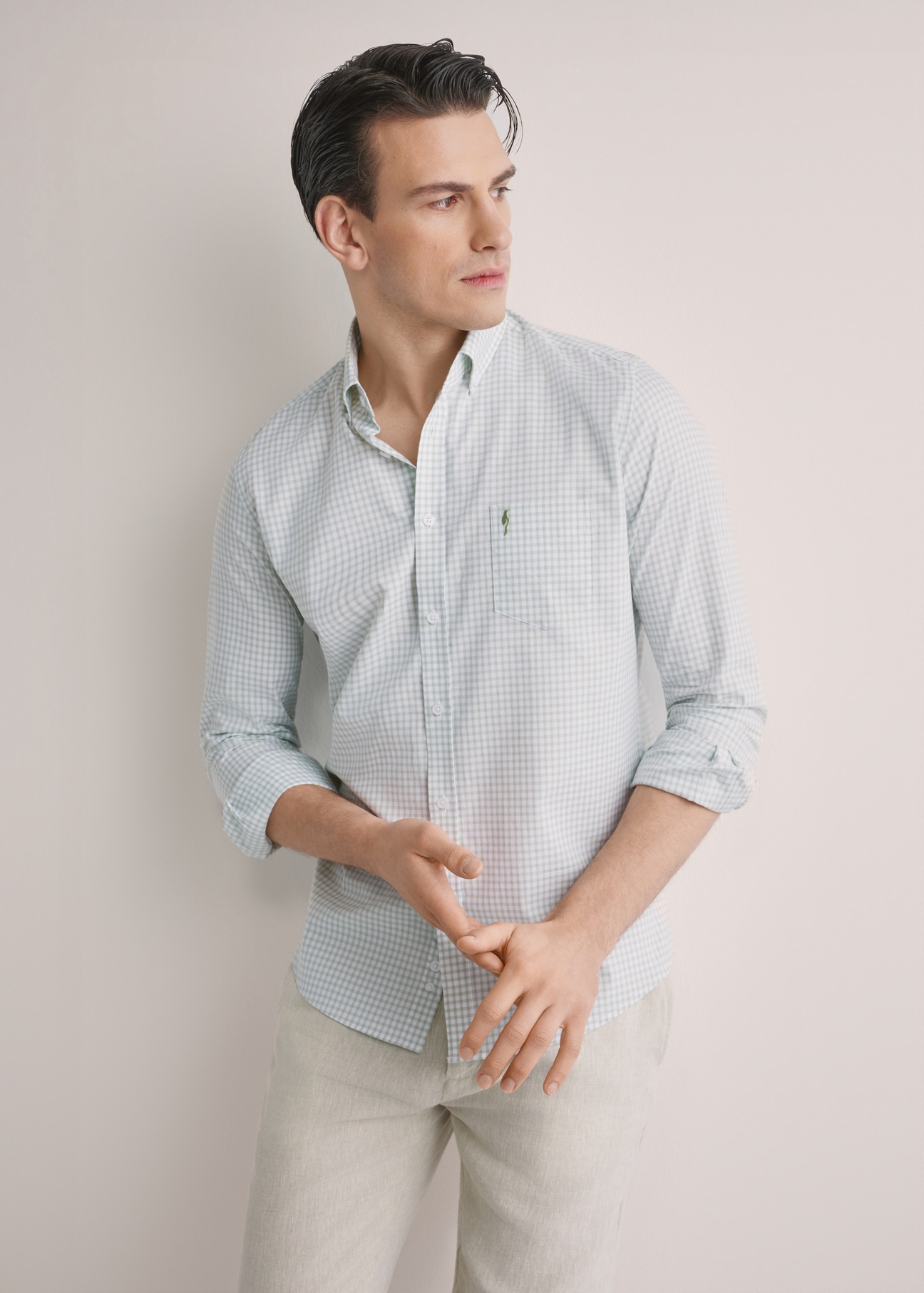 Men's sage check cotton shirt KOSMT-0277-8F(W26), front view of the product on the model. Half of the silhouette visible.