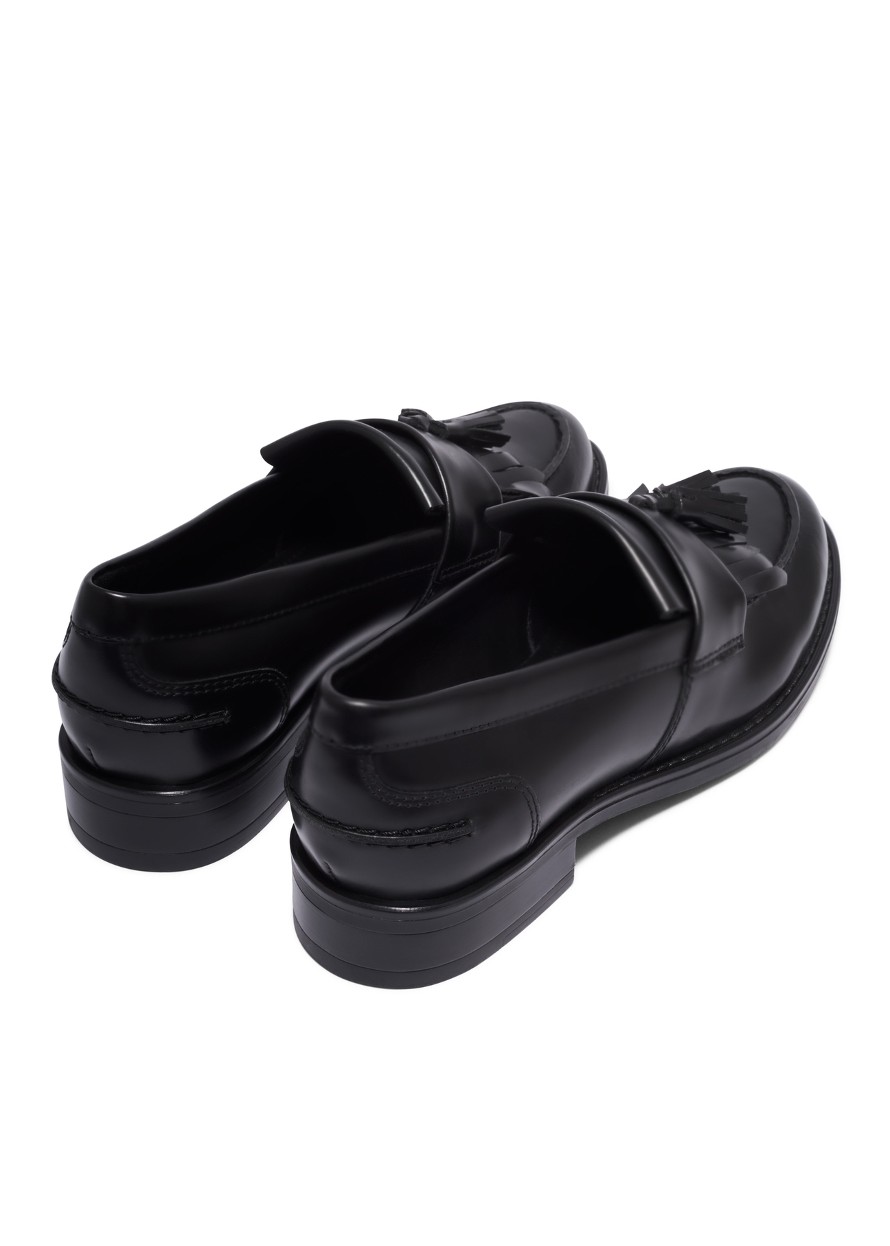 Women's leather moccasins with tassel BUTYD-1295-9F(Z26), back view of the product on a white background.