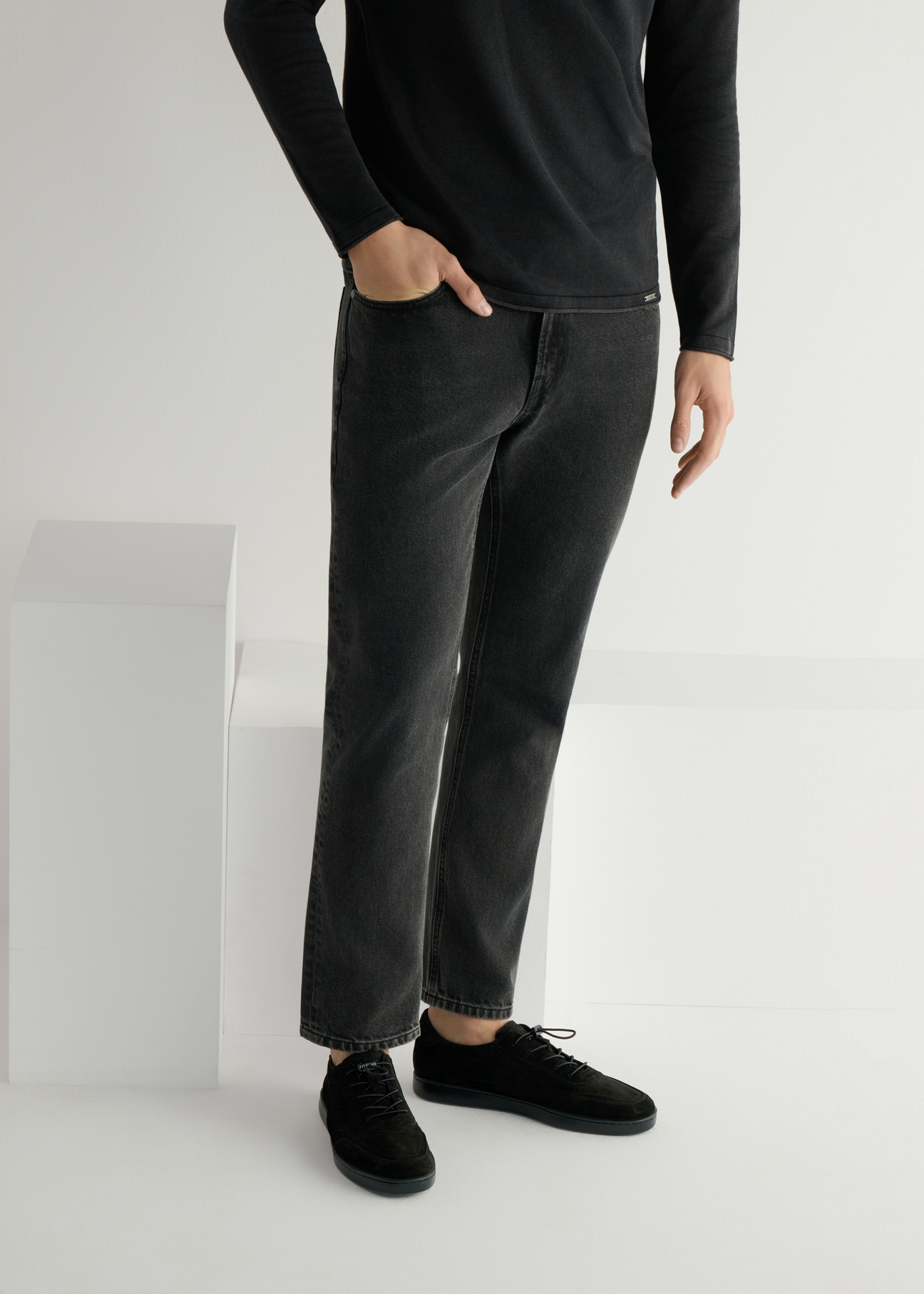 Black men's leather shoes BUTYM-0529-99(W26), side view of the product on the model, half of the silhouette visible.