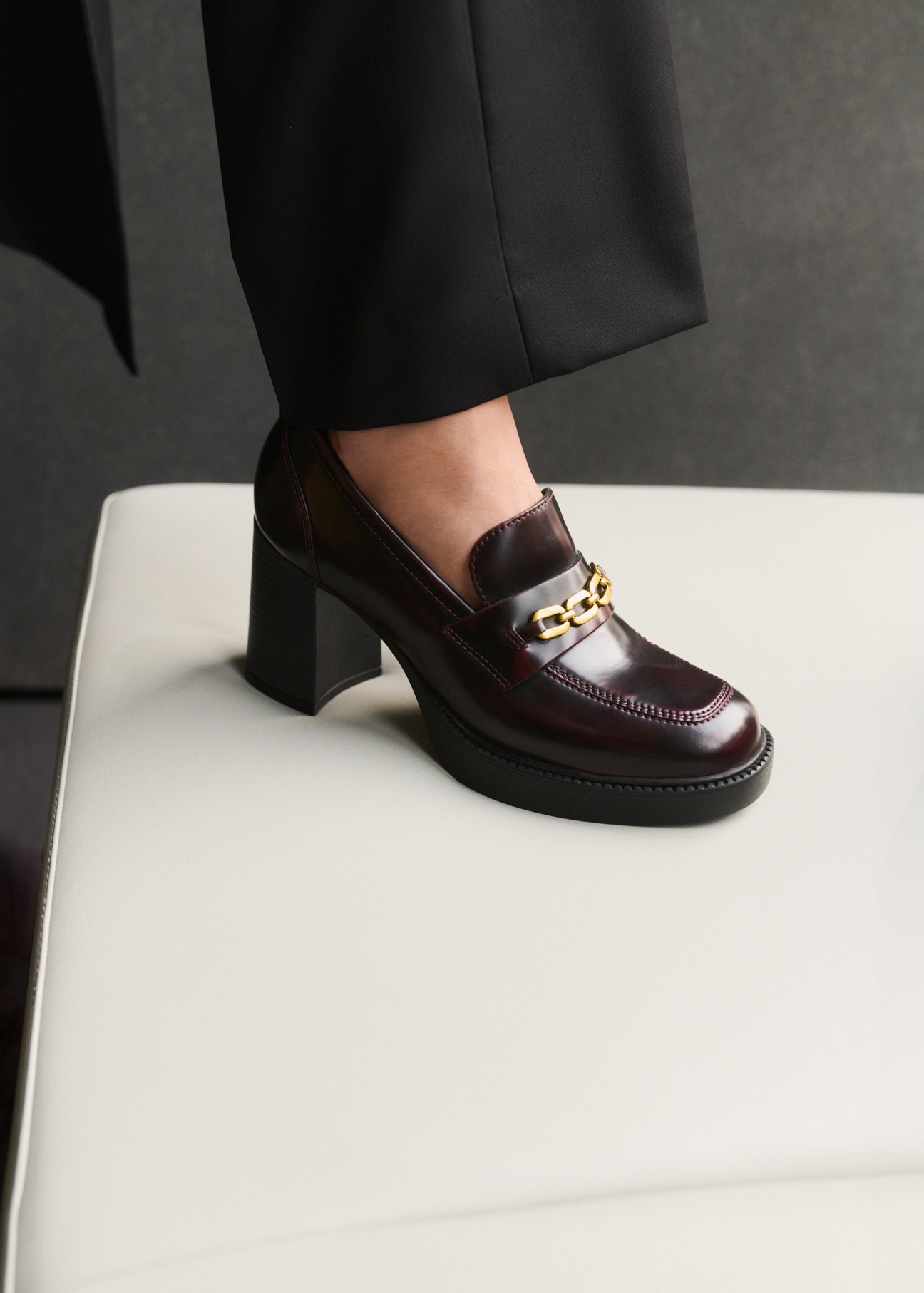 Burgundy leather loafers with a block heel BUTYD-1191-49(Z25) - diagonal view of the product on the model.