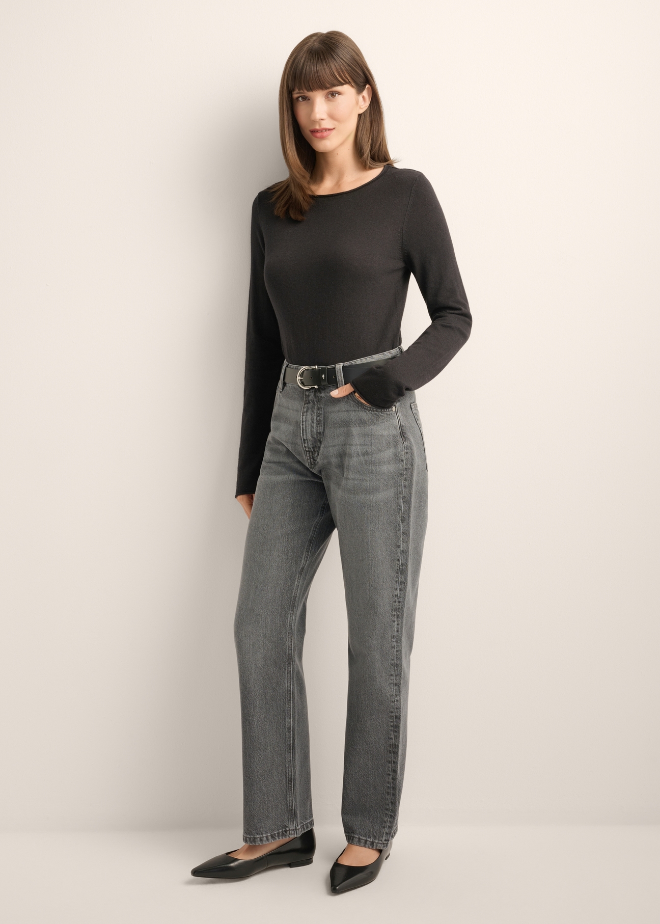 Black women's cashmere sweater SWEDT-0260-99(Z26), product view from the front on the model, the whole silhouette is visible.