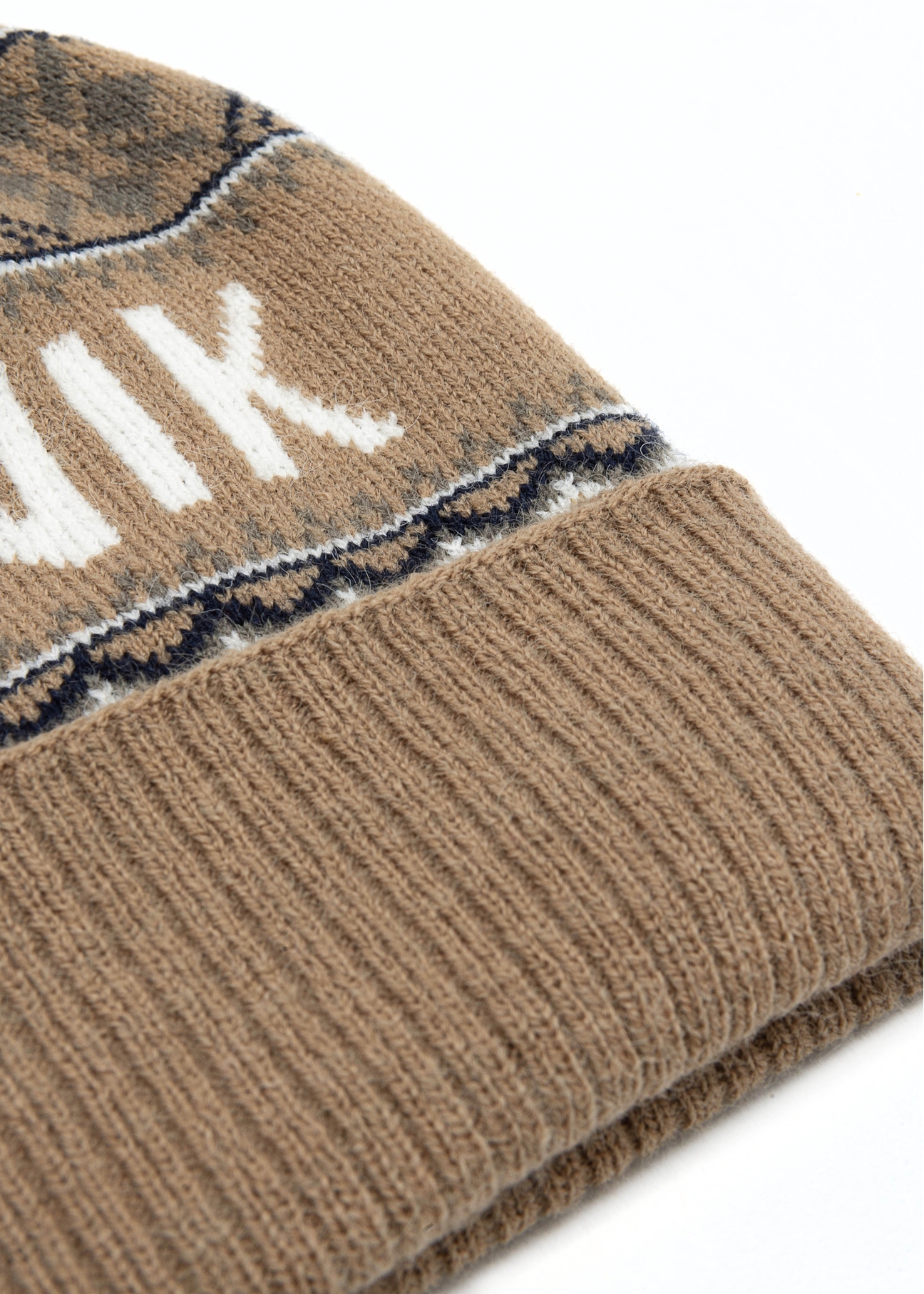 Beige men's hat with pompom CZADT-0083-81(Z 25) - close-up of the product on a white background.