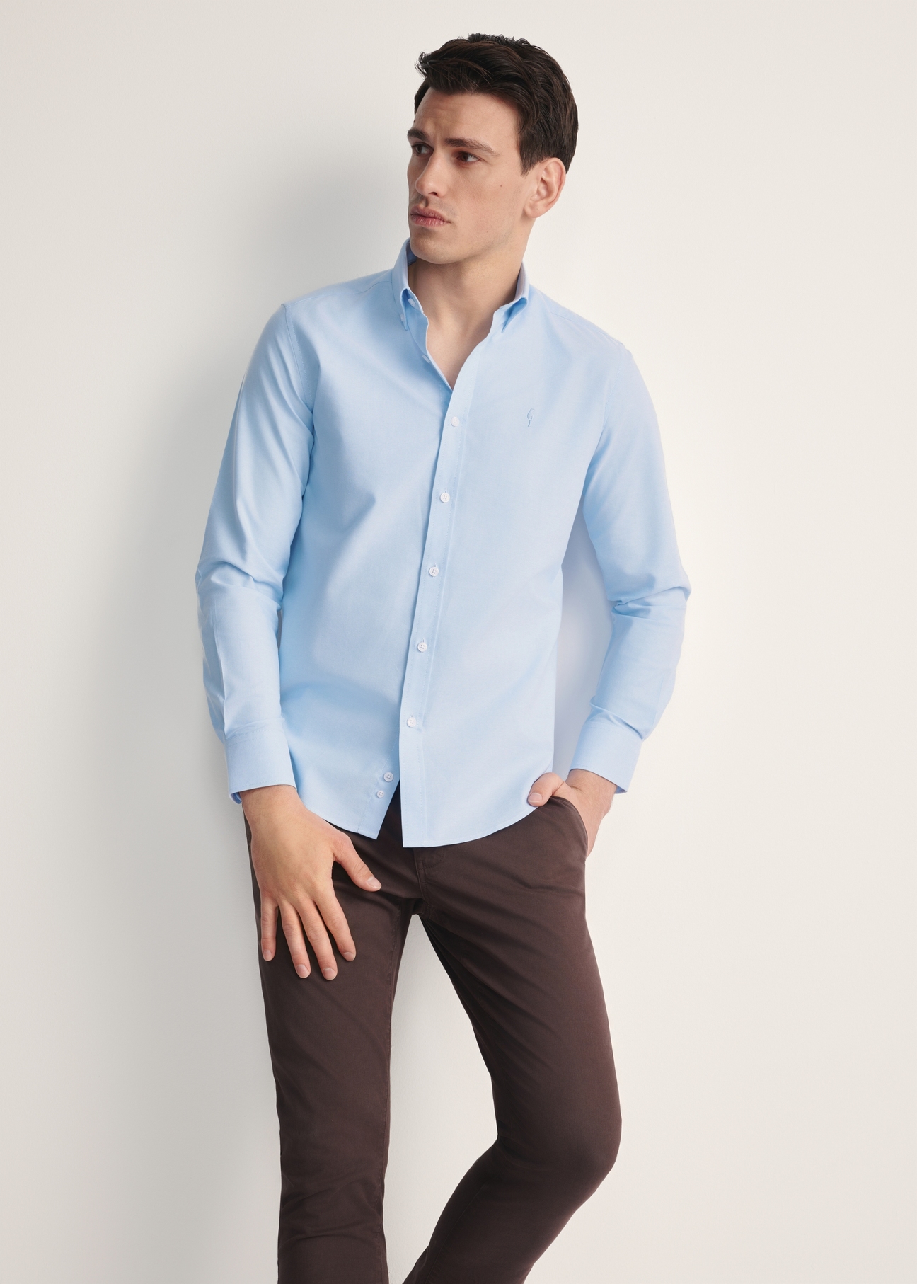 Light blue men's shirt KOSMT-0350-62(Z25), product view from the front on the model, half of the silhouette visible.