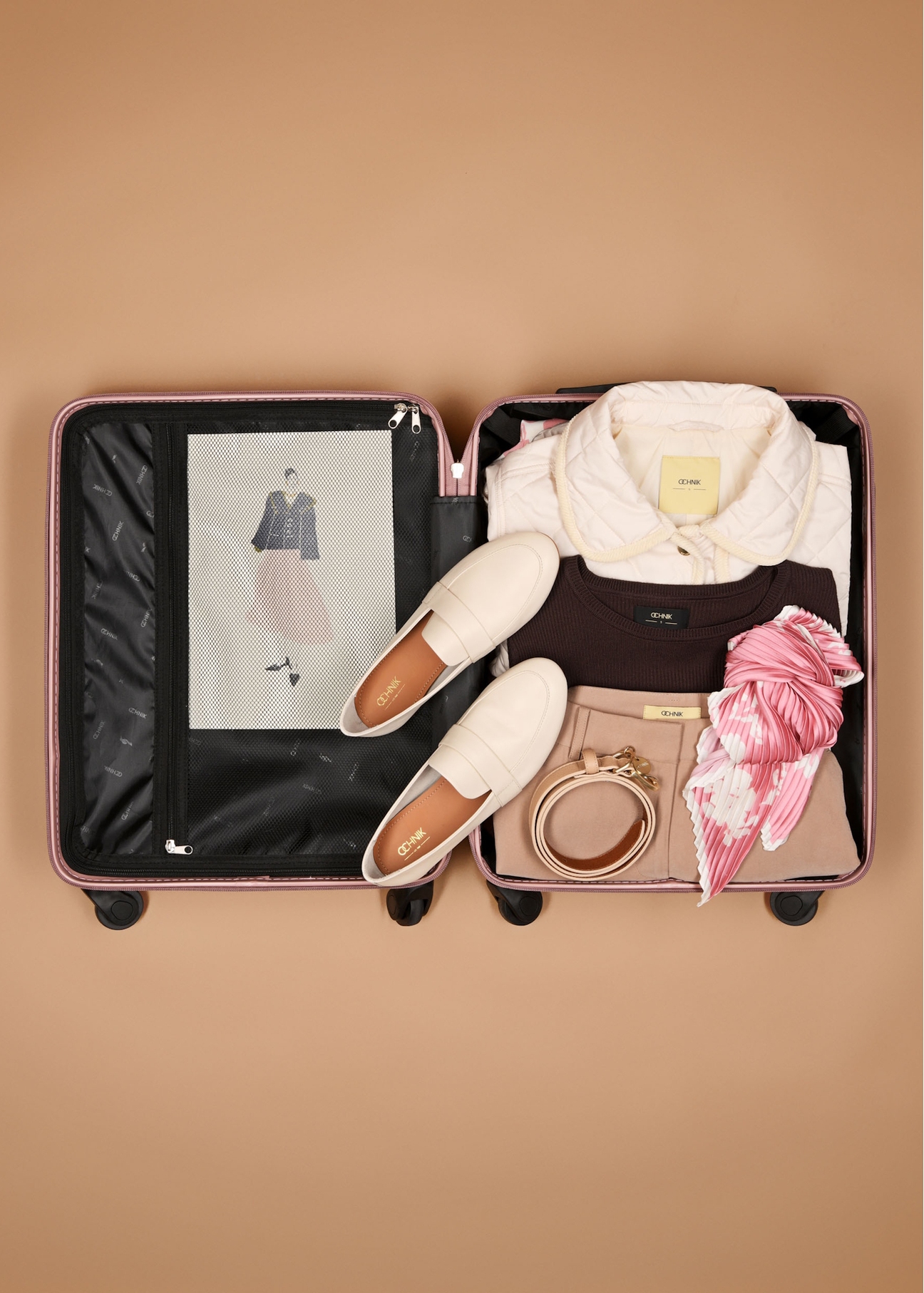Medium suitcase on wheels WALAB-0081-5X-19(W26)