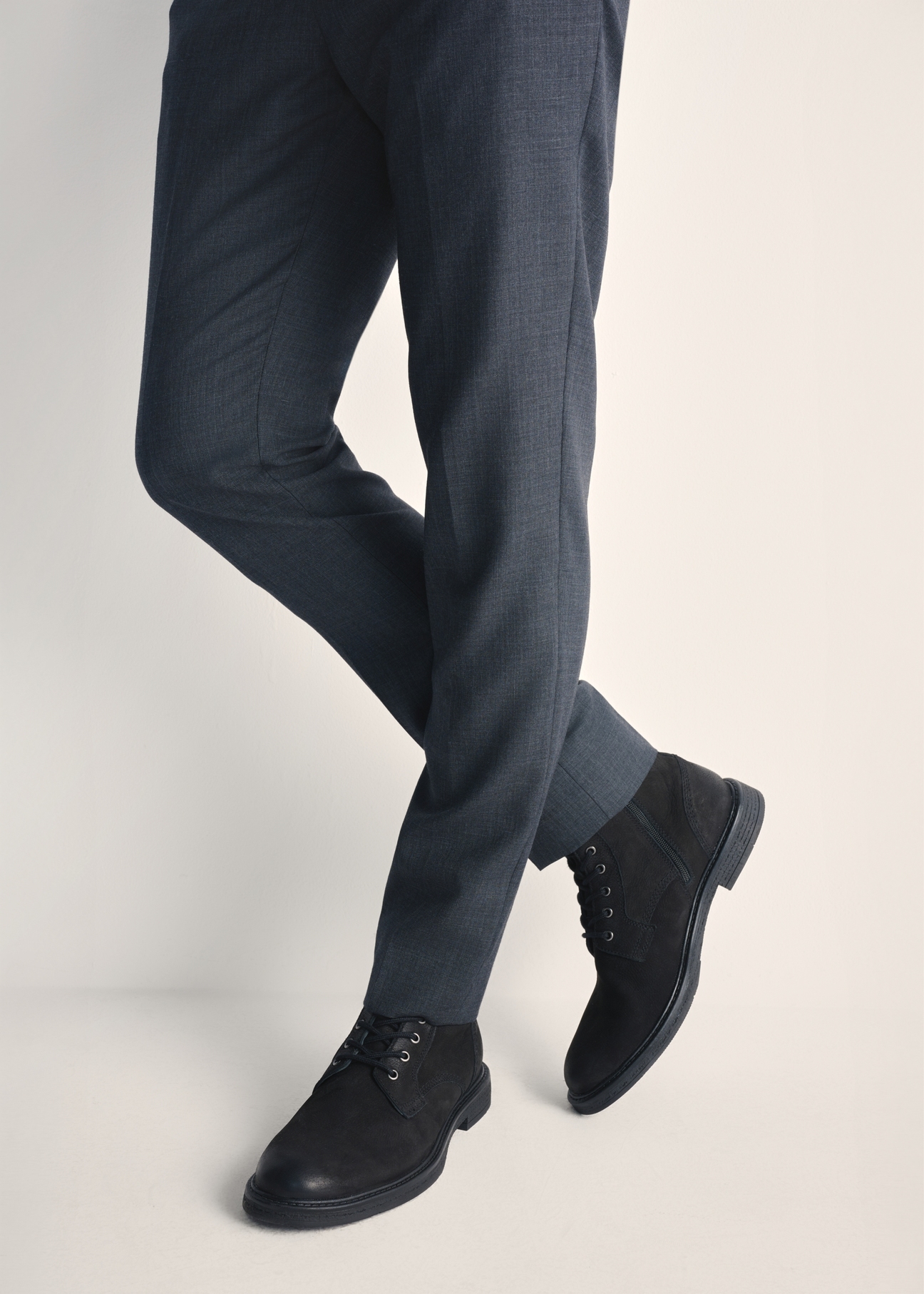 Black suede men's ankle boots BUTYM-0516-98(Z25), product view on model's feet against a light background.