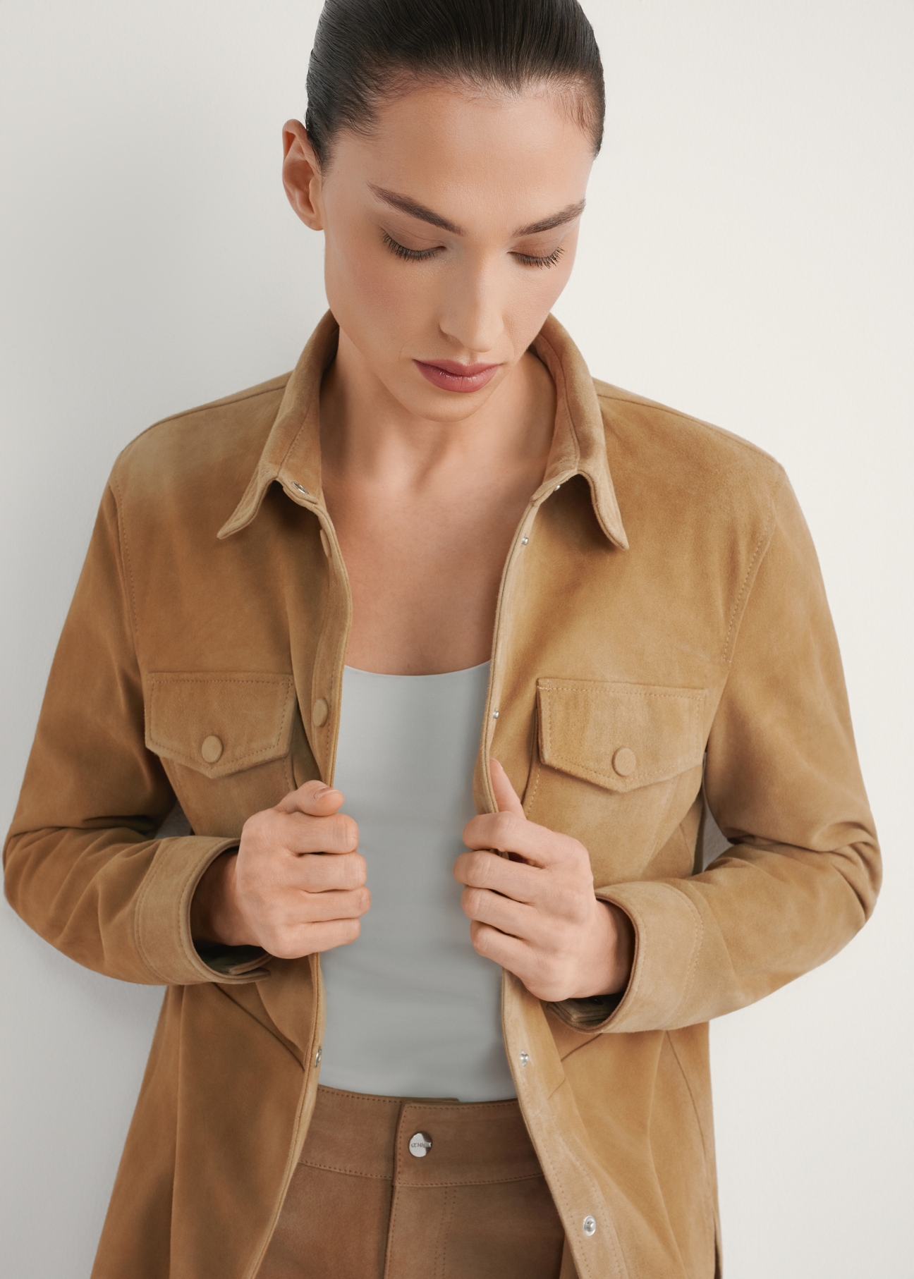 Women's beige leather shirt KOSDS-0006-1B(W26), front view of the product on the model. Half of the silhouette visible.