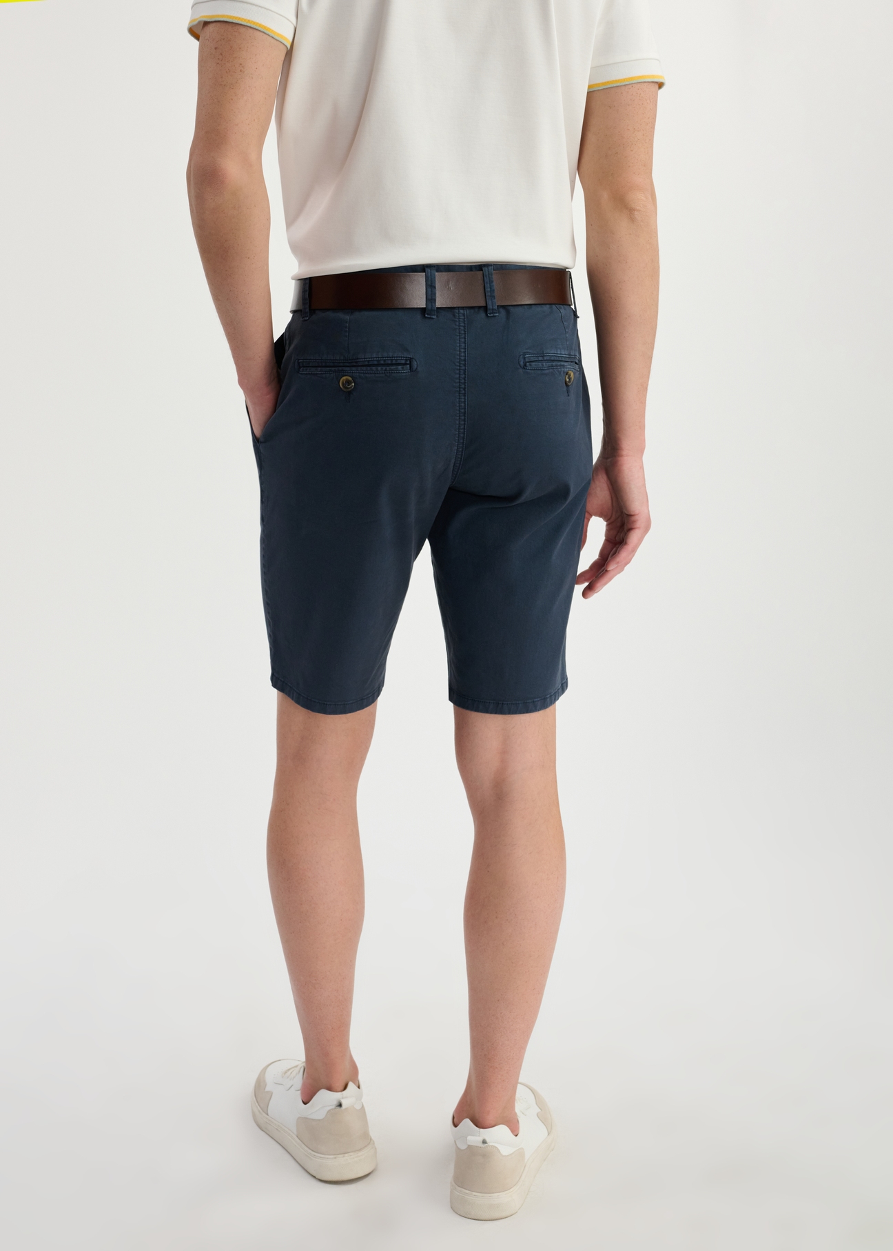 Navy blue men's shorts SZOMT-0029-69(W25) - back view on the model on a white background. Half of the silhouette visible.
