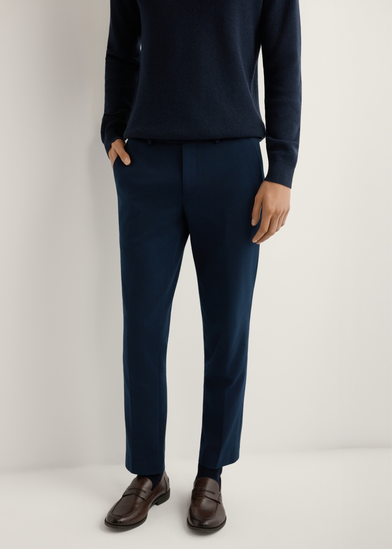 Men's navy blue trousers SPOMT-0115-7E(W26), front view of the product on the model. Half of the silhouette visible.