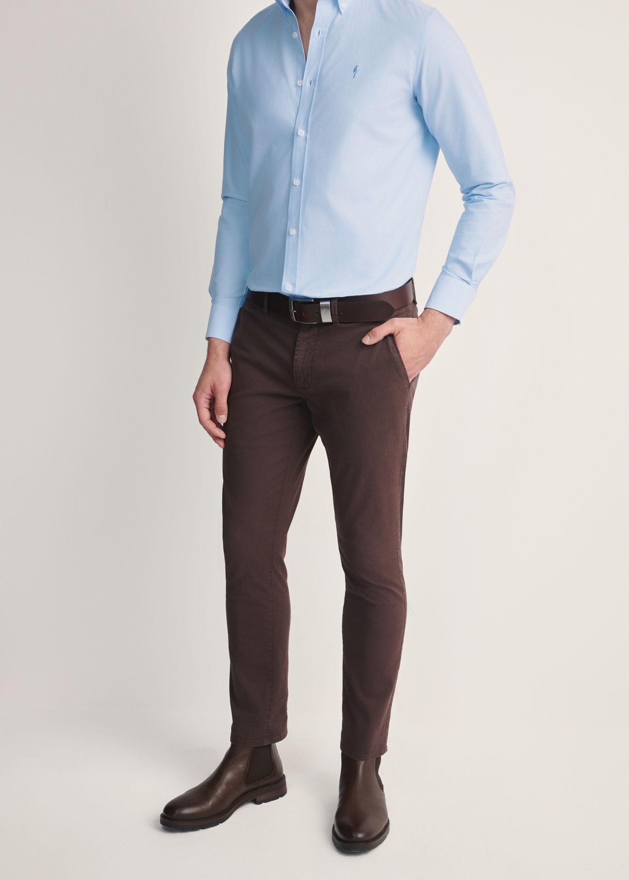 Chocolate men's trousers SPOMT-0103 A-90(Z 25), product visible from the front on the model, half of the silhouette visible.
