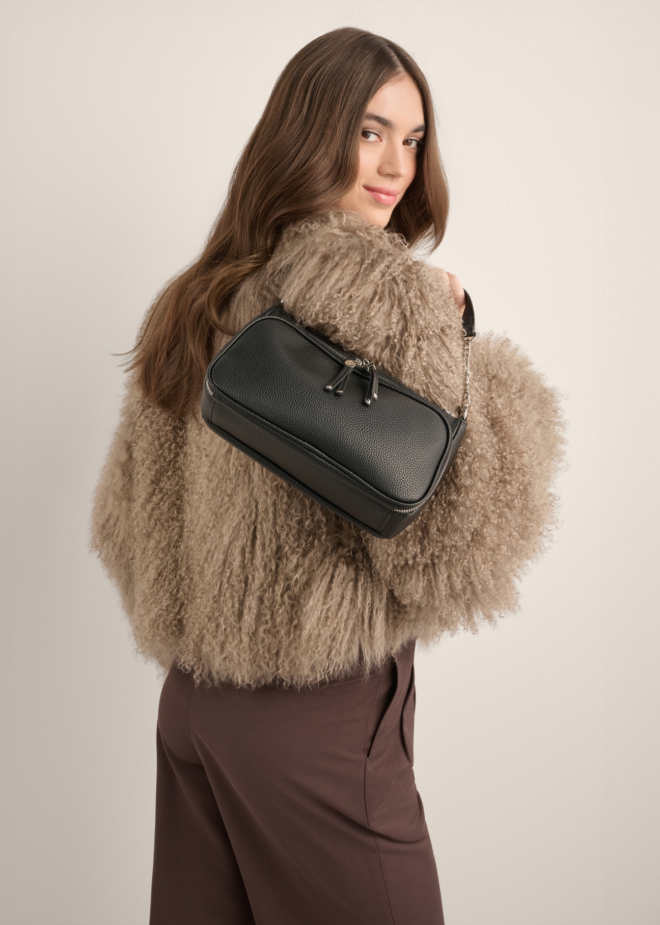 Women's handbag in black TOREC-1284-9I(Z26)