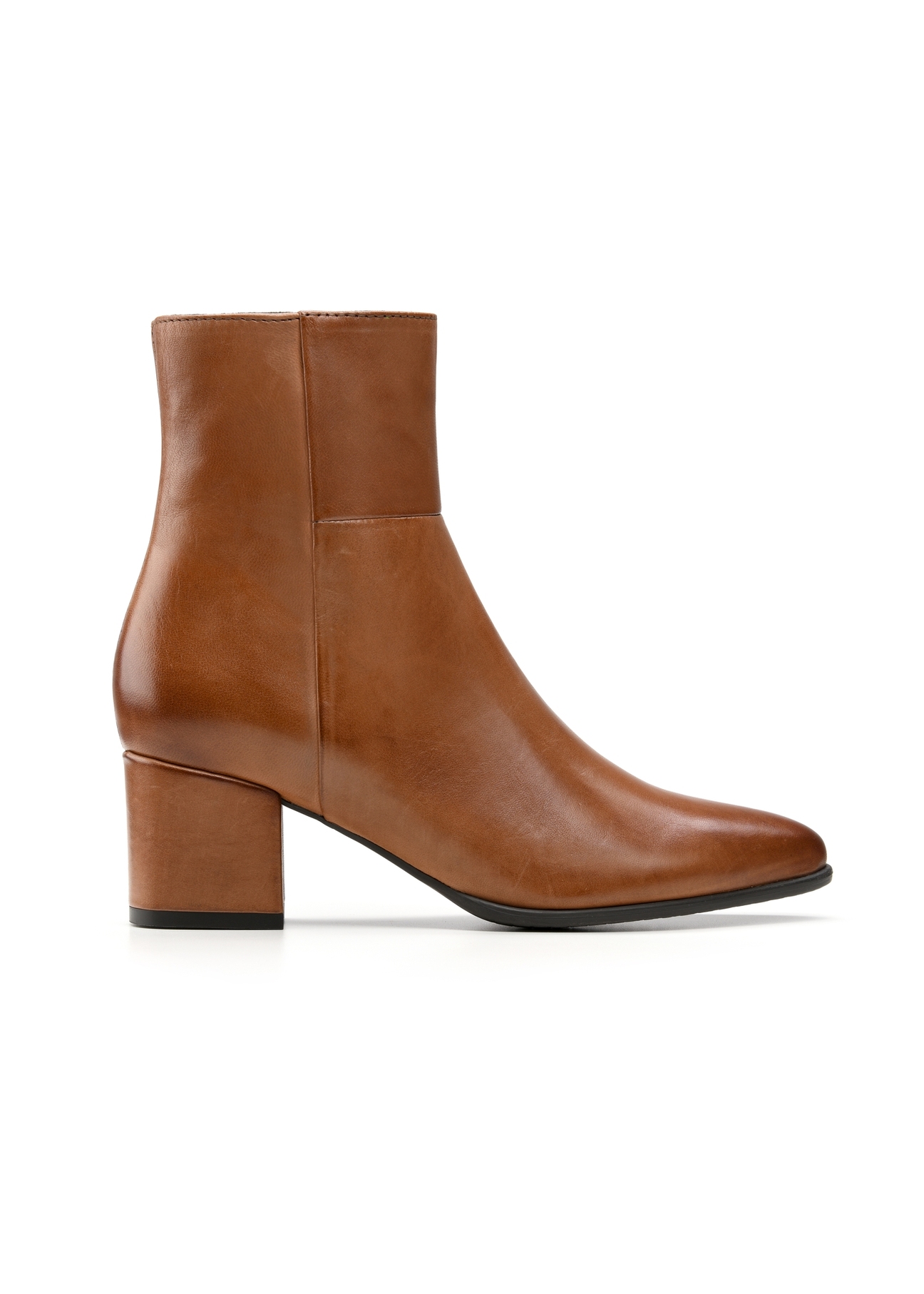 Women's leather ankle boots in cognac color BUTYD-1186-87(Z25), product view from the side on a white background.