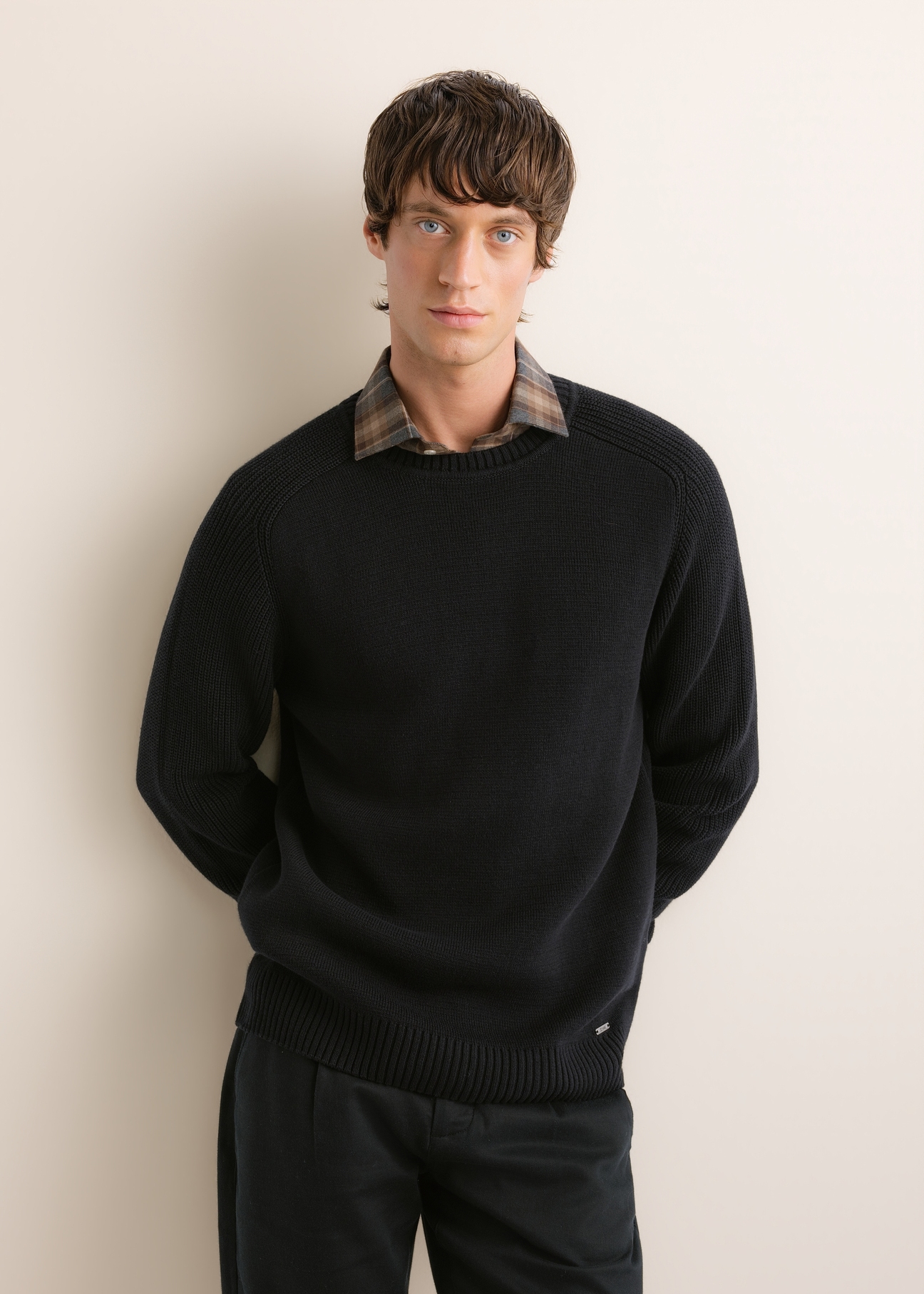 Men's black cotton sweater SWEMT-0208-99(Z26); front view of the product on a model. Half-body shot.