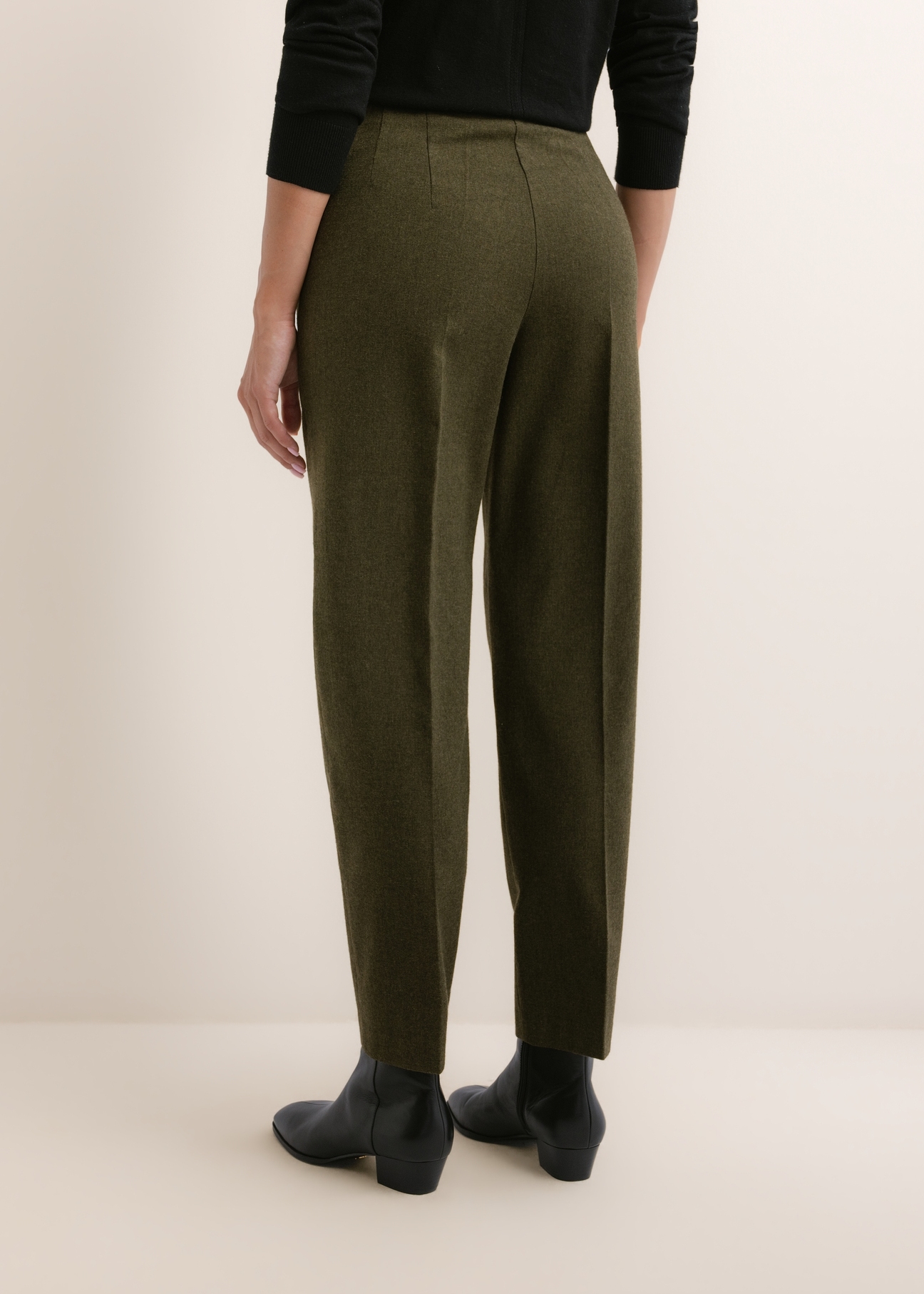 Green women's trousers with wool SPODT-0136-8B(Z26), back view of the product on the model. Half of the silhouette visible.