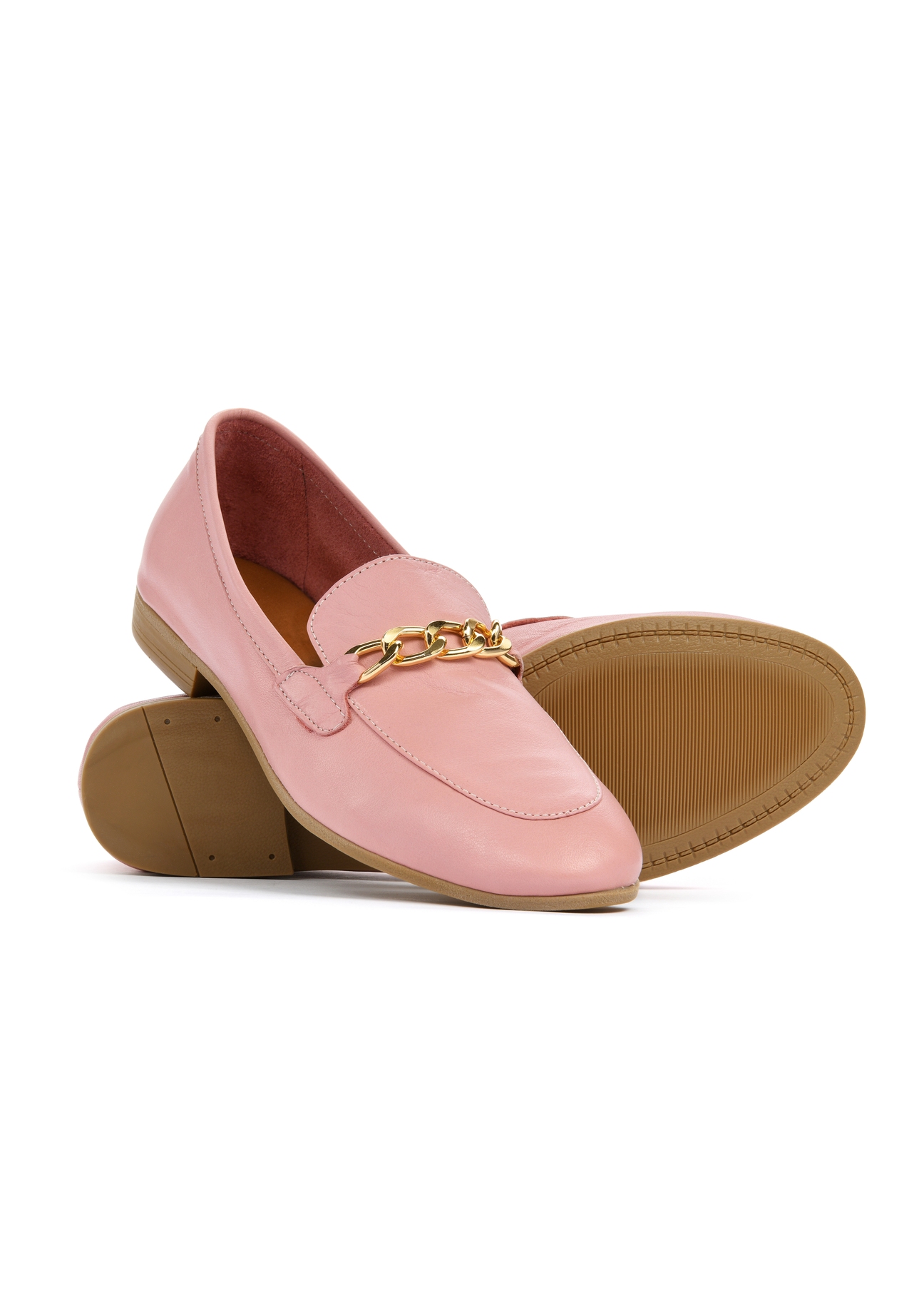 Women's leather pink moccasins with chain BUTYD-0914-31(W25), diagonal product view on white background.