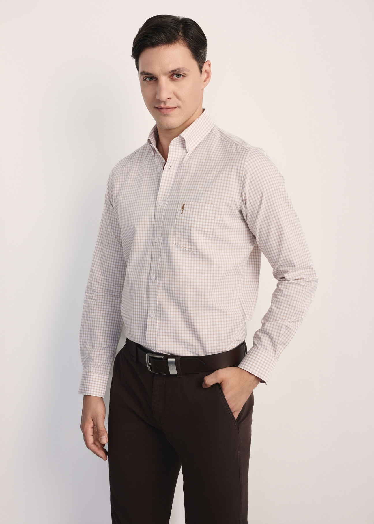 Men's cotton shirt in light beige checks KOSMT-0277-24(Z25), front view of the product on the model, half of the silhouette visible.
