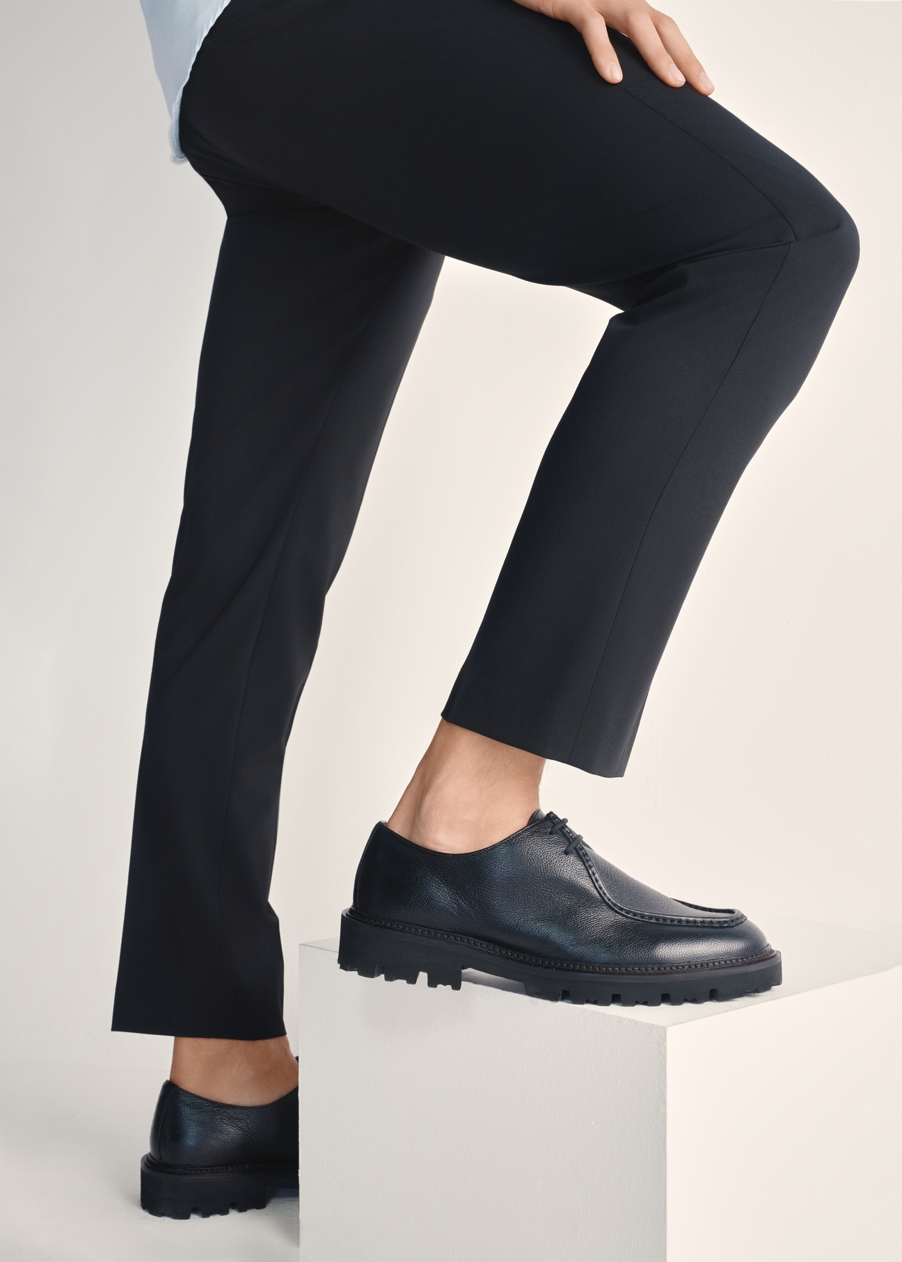 Black men's leather shoes BUTYM-0524-99(Z25), product view on model's feet against a light background.