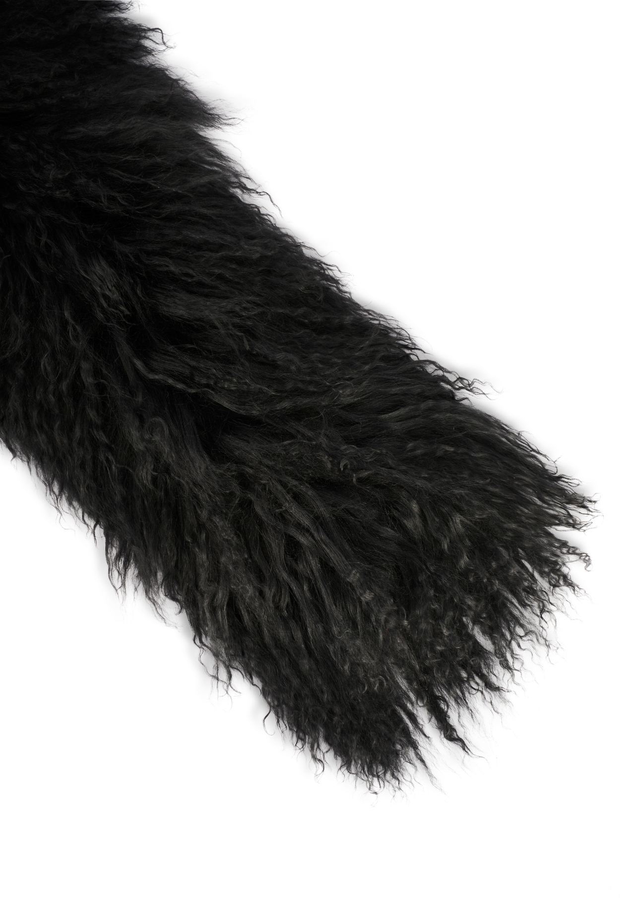 Black natural fur scarf SZADF-0034-99(Z25), close-up of the product detail, view on a white background.