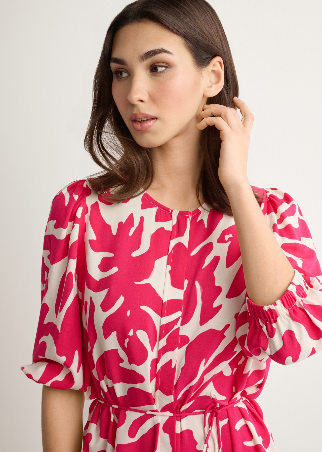 Pink floral viscose dress SUKDT-0271-5P(W26), front view of the product on the model. Half of the silhouette visible.