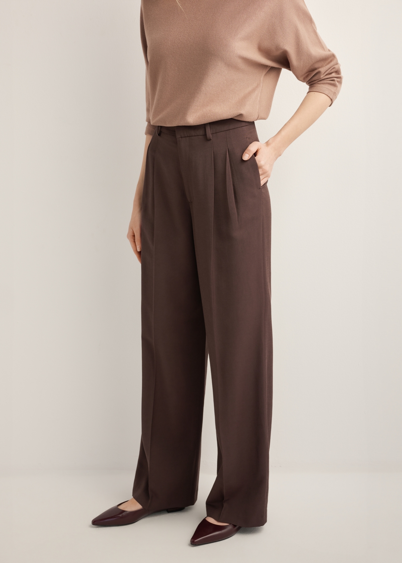 Women's brown trousers SPODT-0112-1I(Z26), product view on the model from the front, half of the silhouette visible.