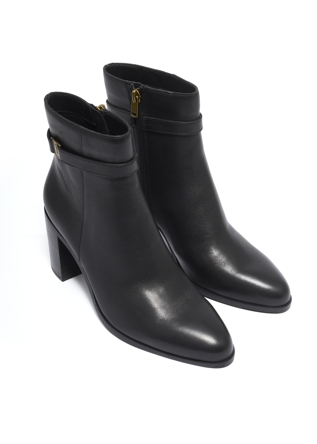 Black women's ankle boots with logo BUTYD-1214-99(Z26). Front view, diagonal, on a white background.