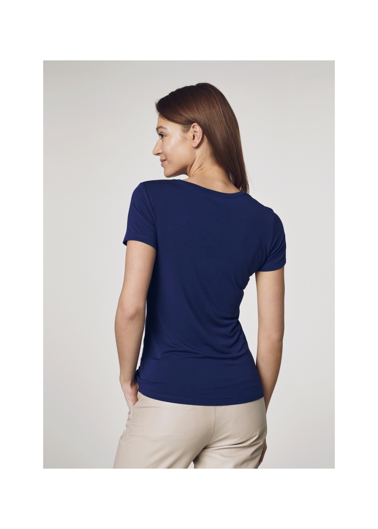 Granatowy T-shirt damski z aplikacją TSHDT-0069-69(W21)-03