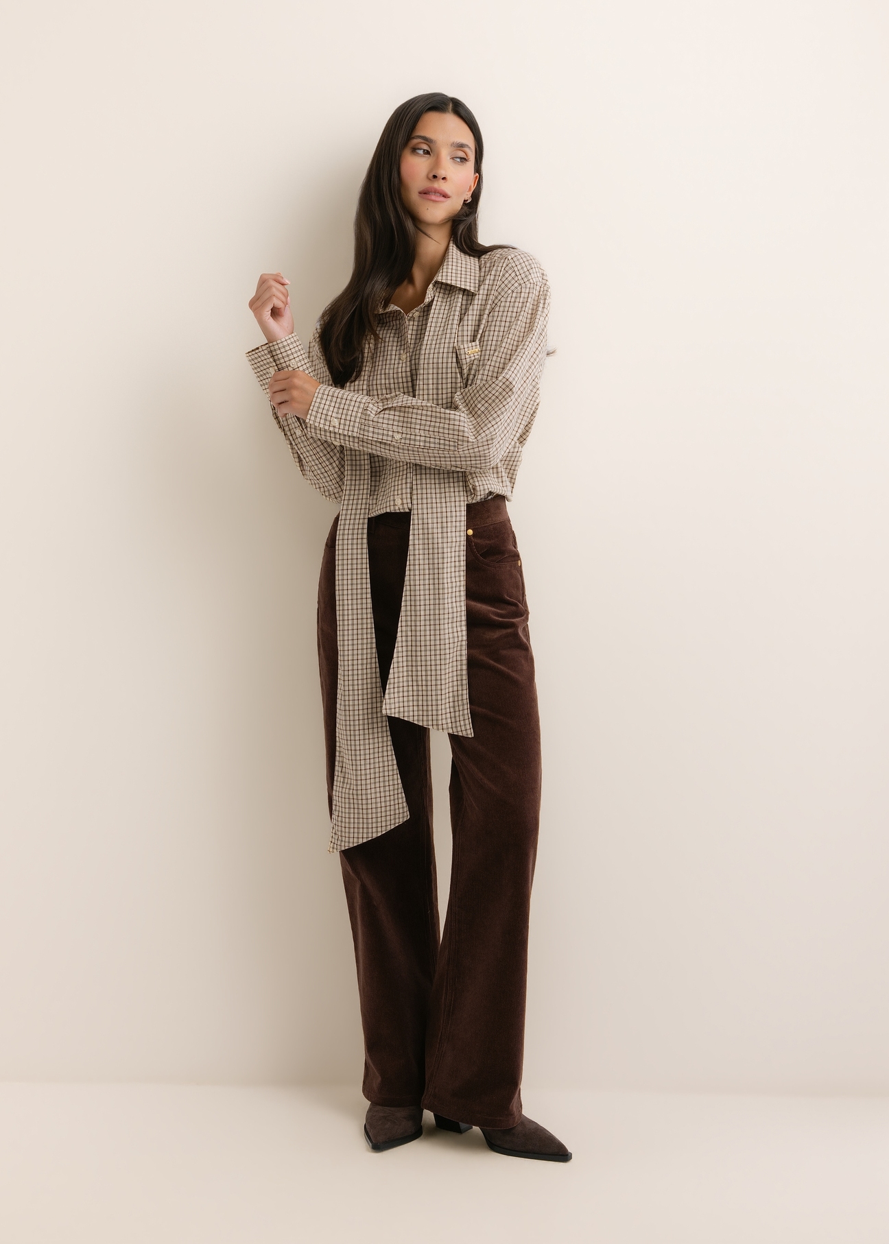 Brown wide women's trousers SPODT-0135-1H(Z26), front view of the product on the model. The entire silhouette is visible.