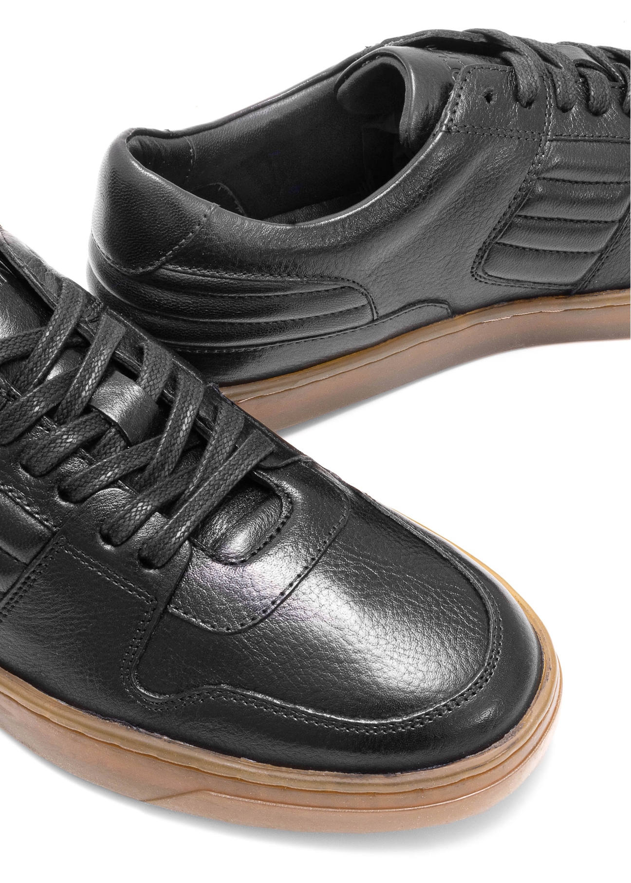 Black men's leather shoes BUTYM-0505-99(Z25), close-up of the product detail on a white background.