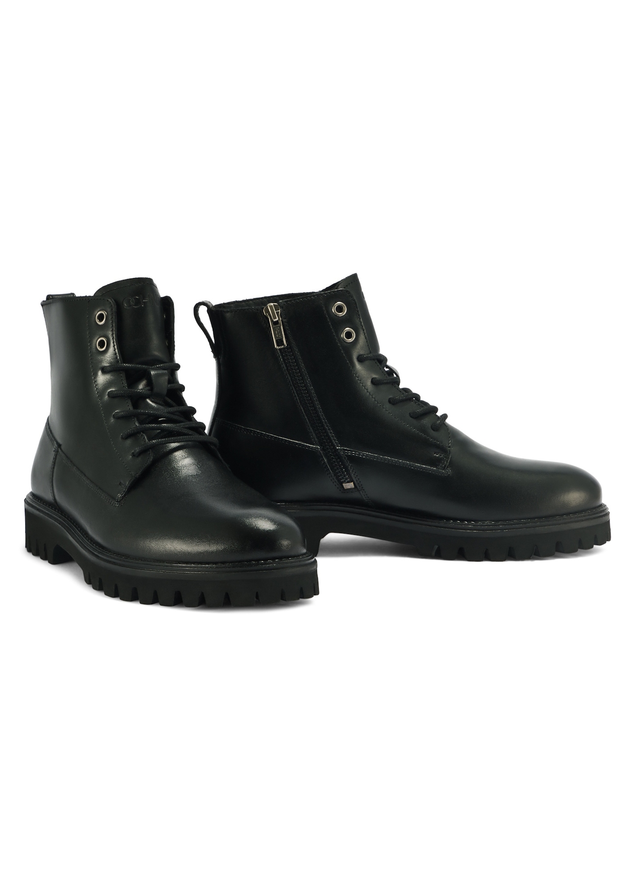 Men's leather ankle boots in black BUTYM-0507-99(Z25), diagonal product view on a white background.