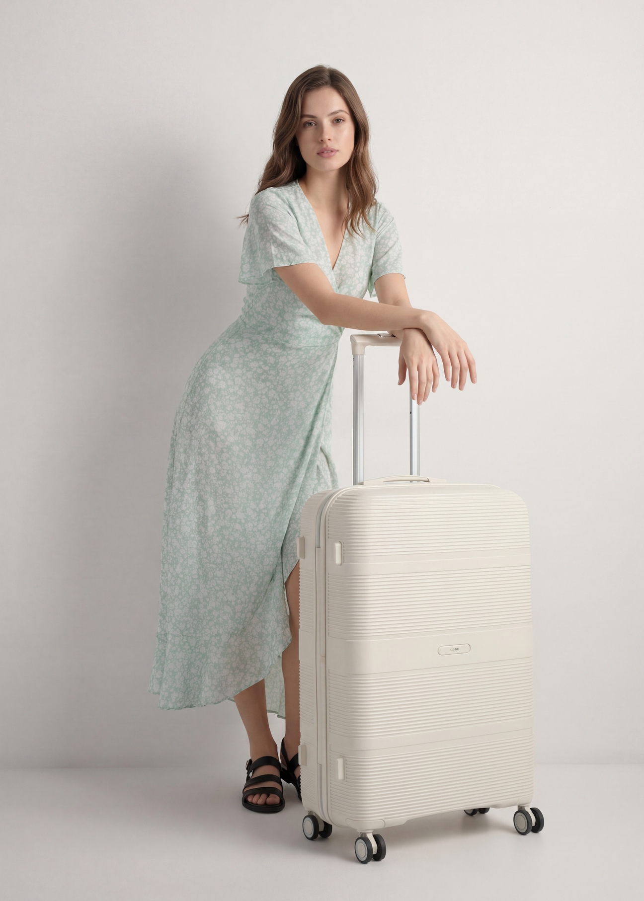 Large suitcase on wheels WALPP-0022-0C-28(W26)