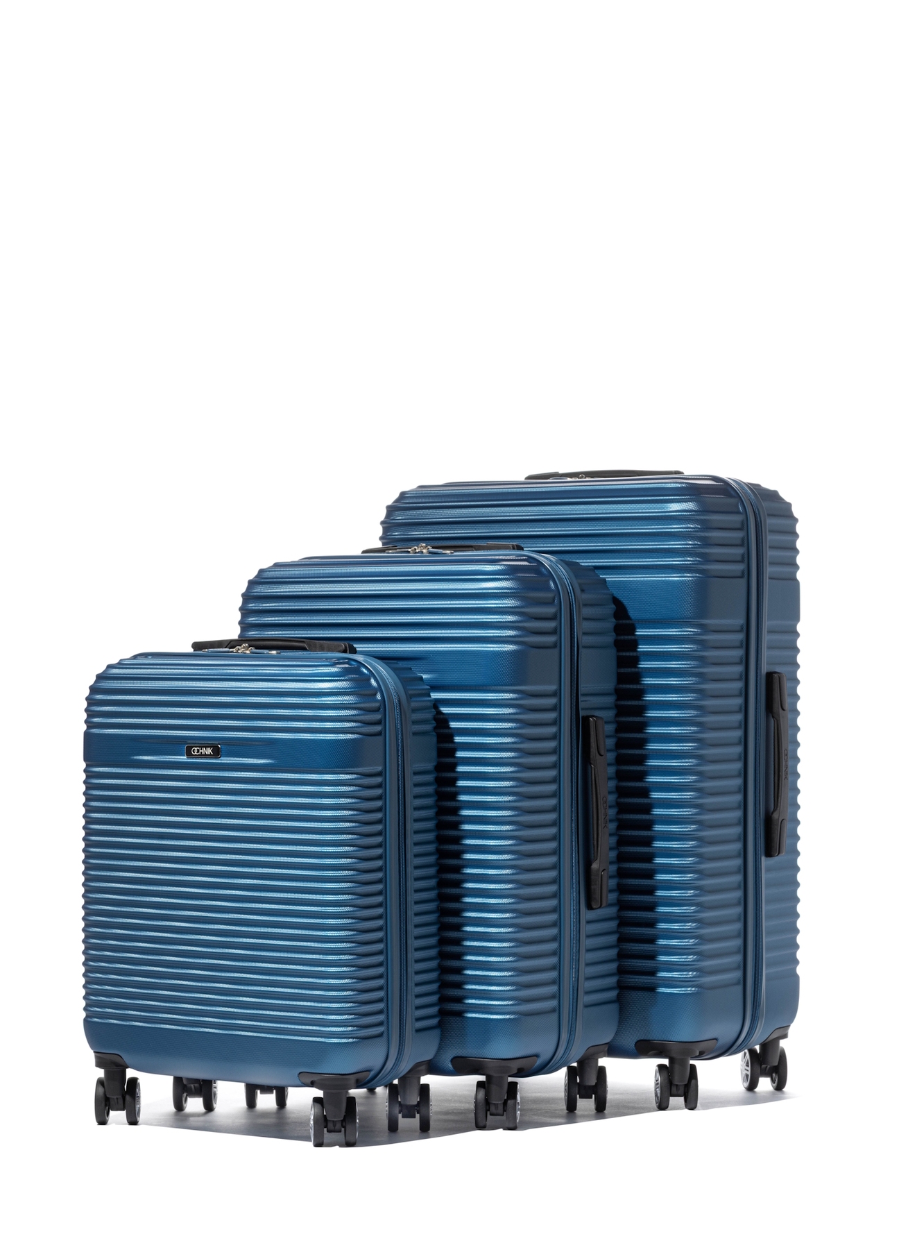 Set of wheeled suitcases (19"/24"/28") WALAB-0040-7H(W26) – front view of the product on a white background.