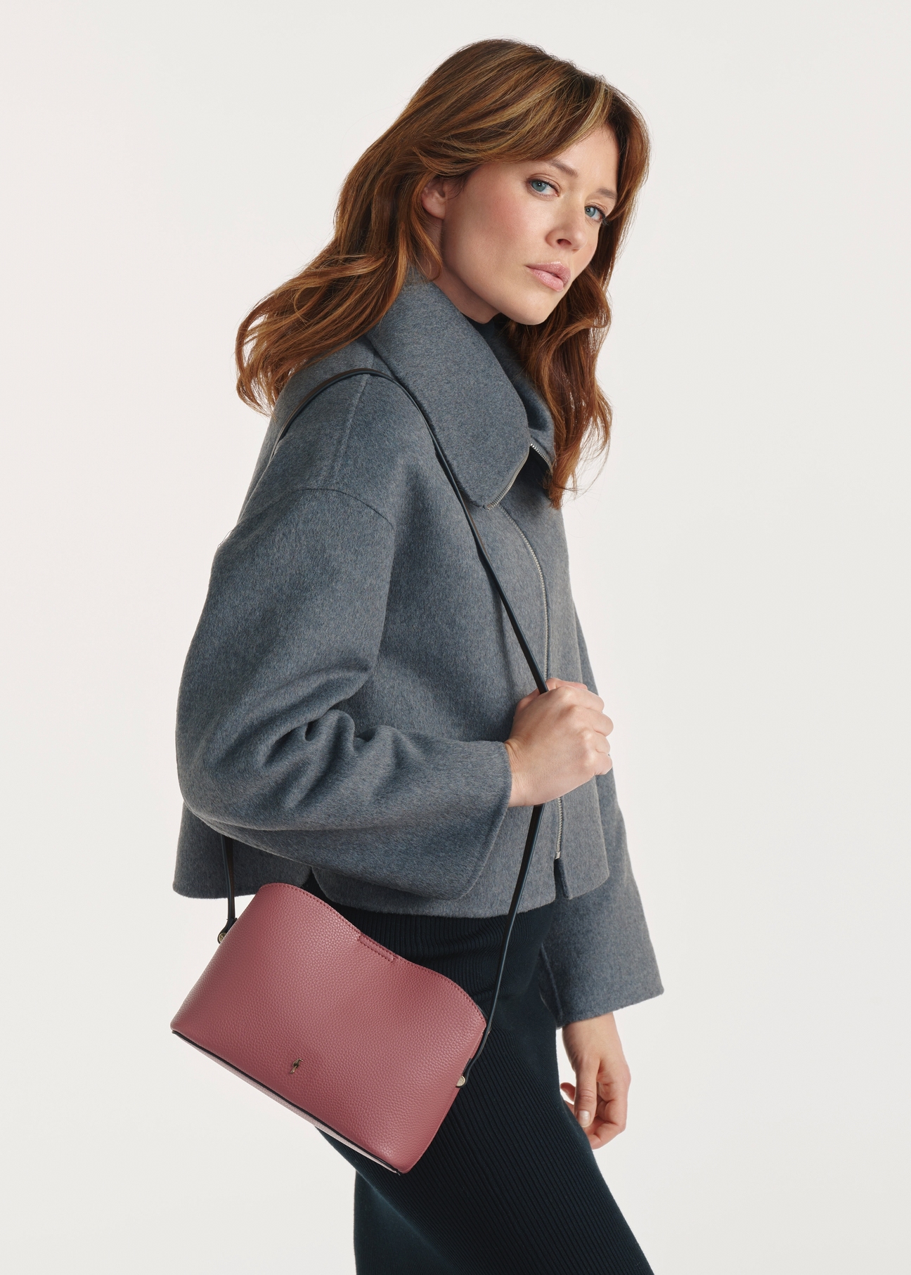 Small women's handbag in pink TOREC-0768 C-32(Z 25), front view of the product on the model, half of the silhouette visible.