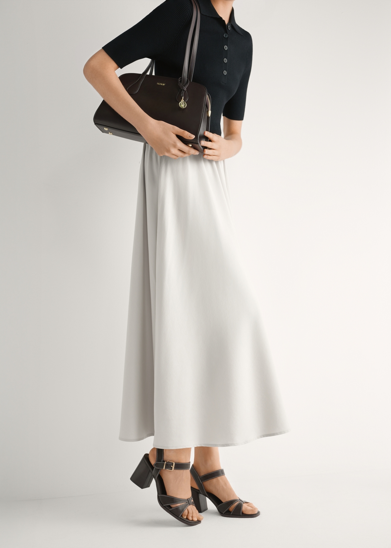 Dark brown leather block heel sandals BUTYD-1232-1I(W26), side view of the product on the model's feet.