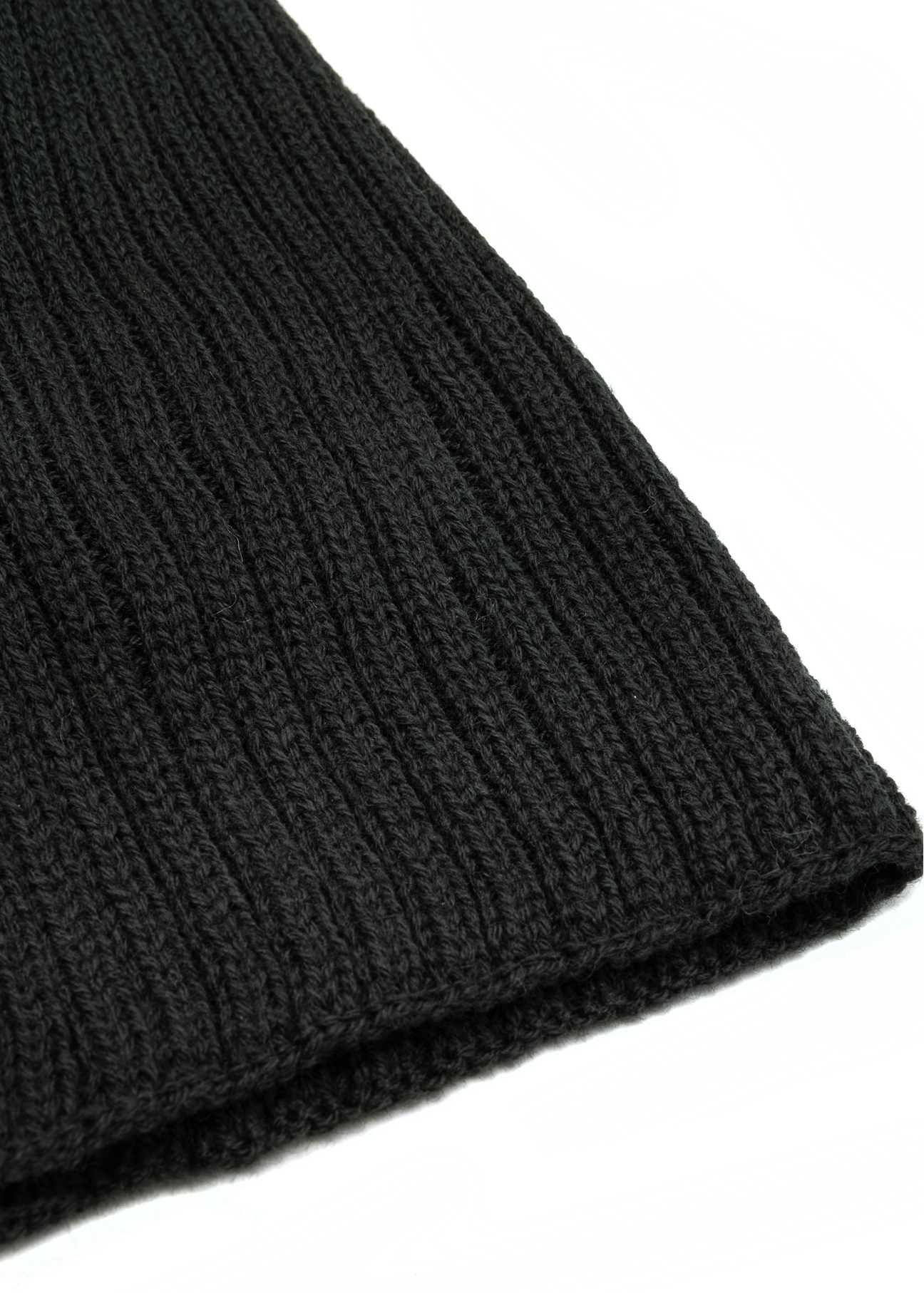 Green men's scarf SZAMT-0016-54(Z25), close-up of the product detail, view on a white background.