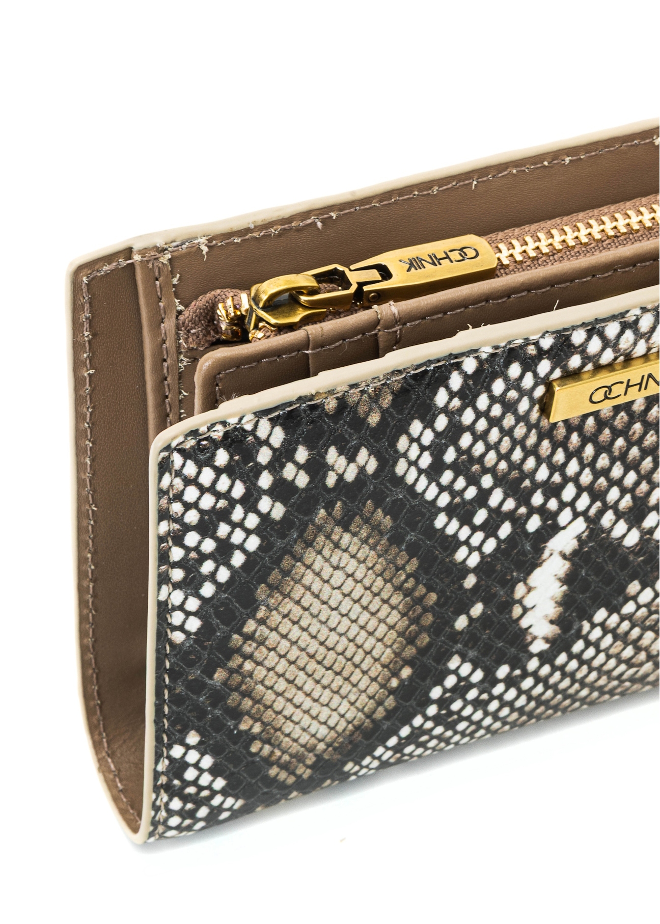 Medium women's leather wallet PORES-0970-86(Z25), close-up of the product detail on a white background.