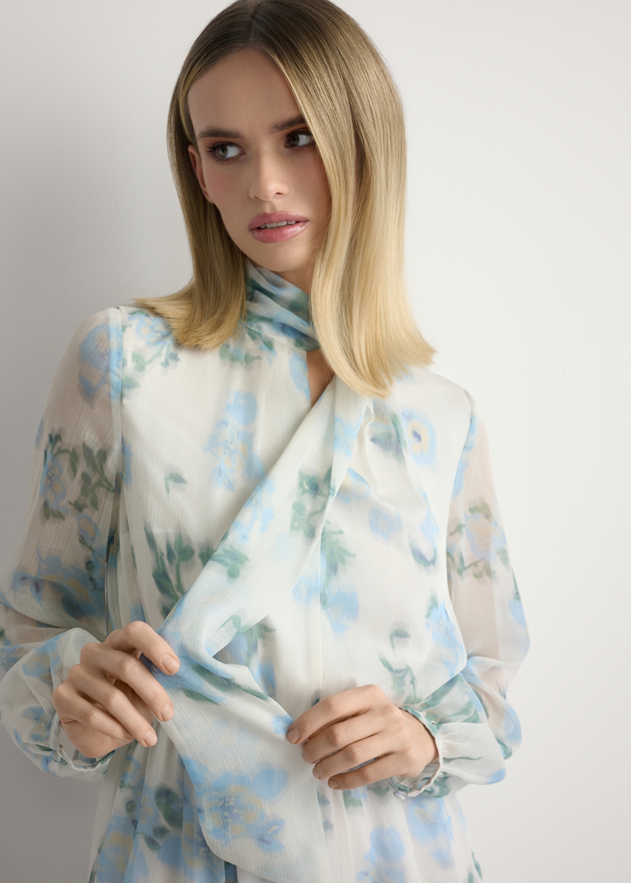 Cream women's floral dress SUKDT-0265-7P(W26), close-up of the product on the model's silhouette.