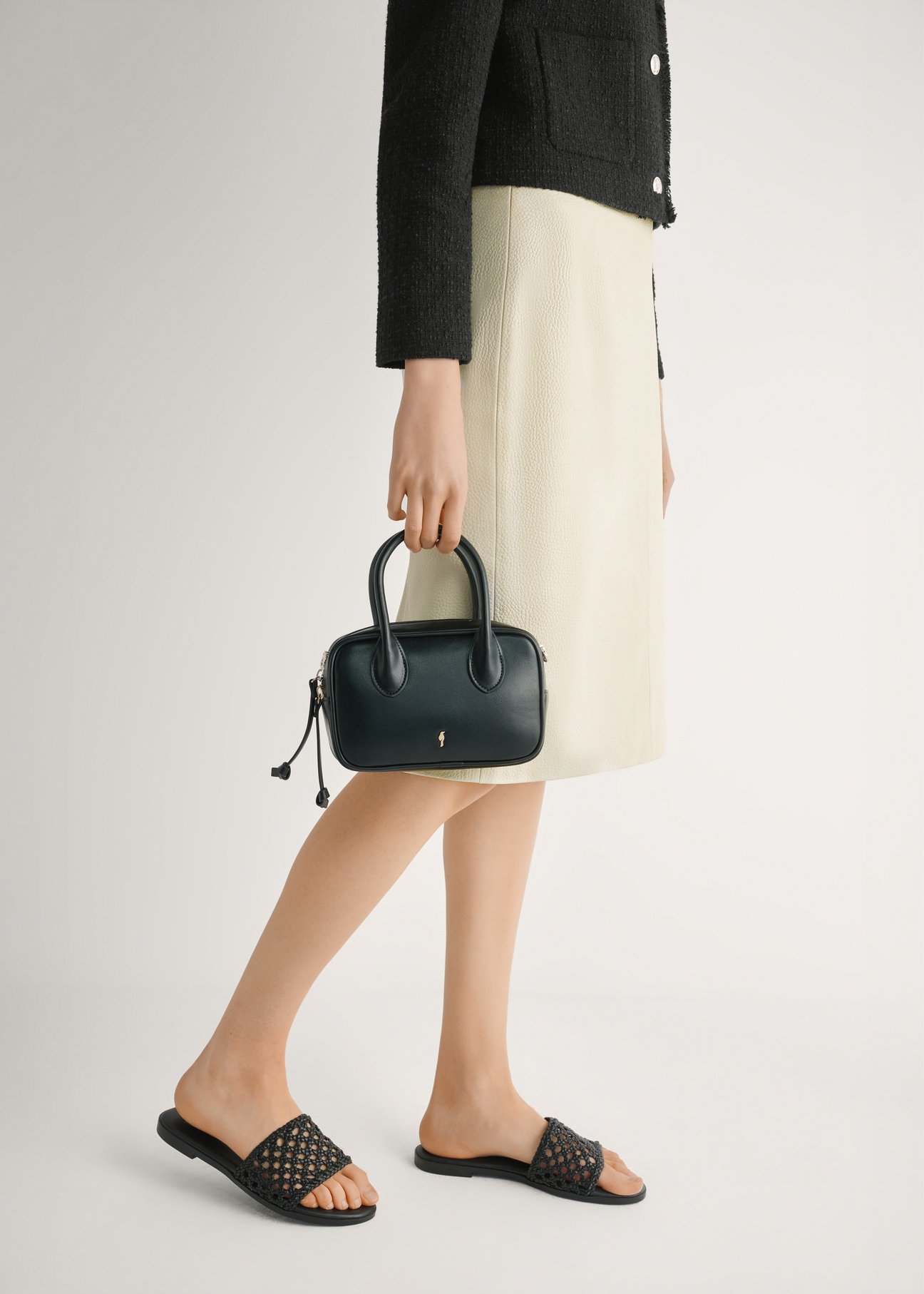 Women's black braided flip-flops BUTYD-1253-99(W26), side view of the product on the model's feet.