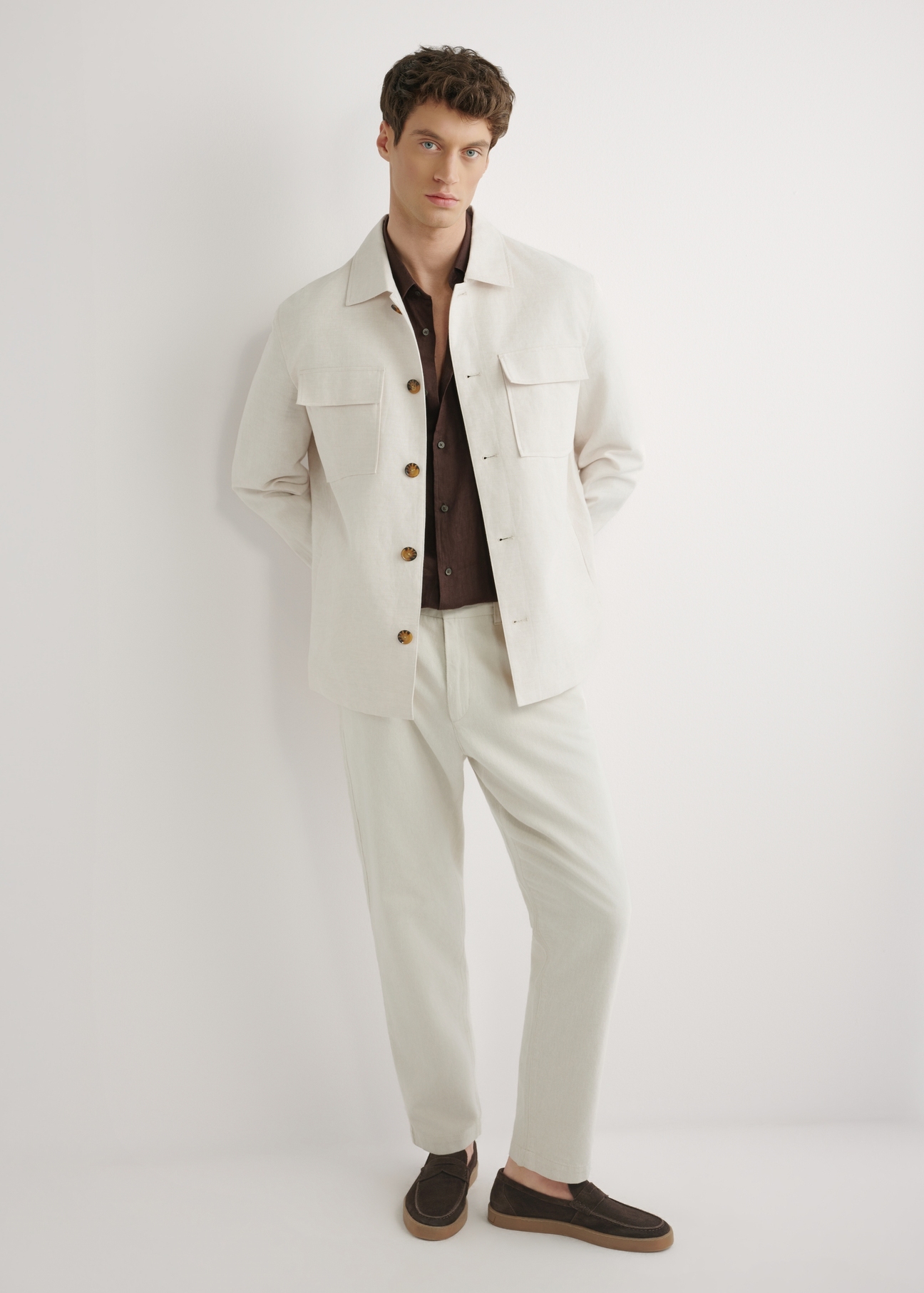 Light beige men's linen jacket KURMT-0420-1A(W26) - front view of the product, on a model, against a light background. Full silhouette visible.