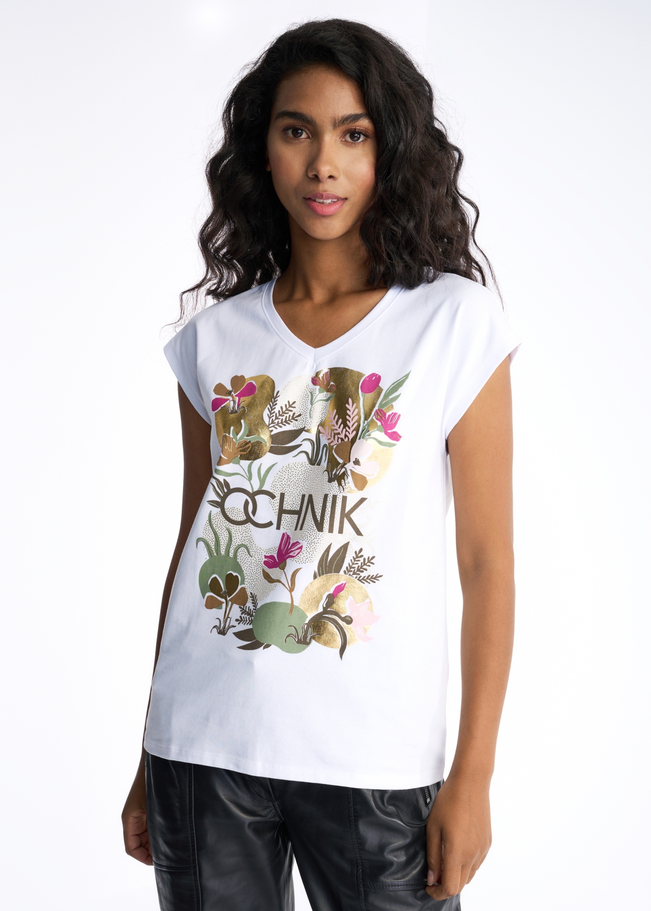 White Women's Chest T-Shirt TSHDT-0098-11(Z22)-03