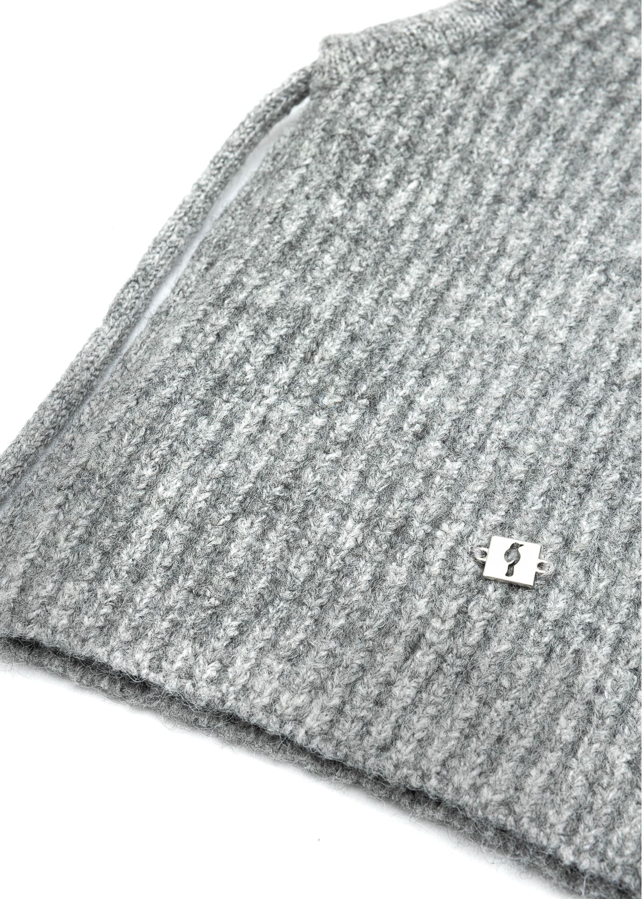 Women's gray scarf with hood SZADT-0215-91(Z25) - close-up detail, on white background.