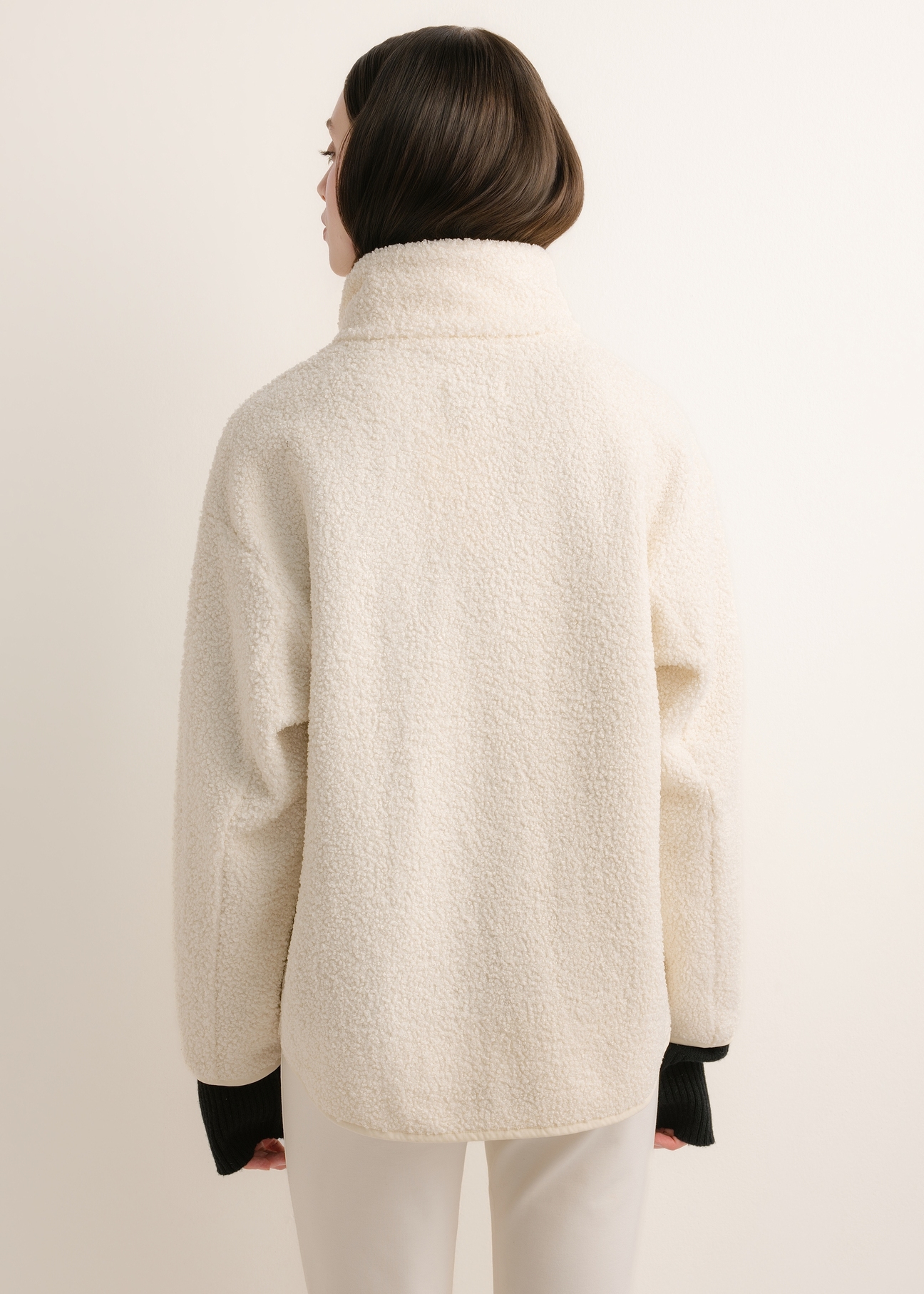 Cream-colored women's zip-up sweatshirt BLZDT-0126-0B(Z26), rear view on a model. Half-body shot.
