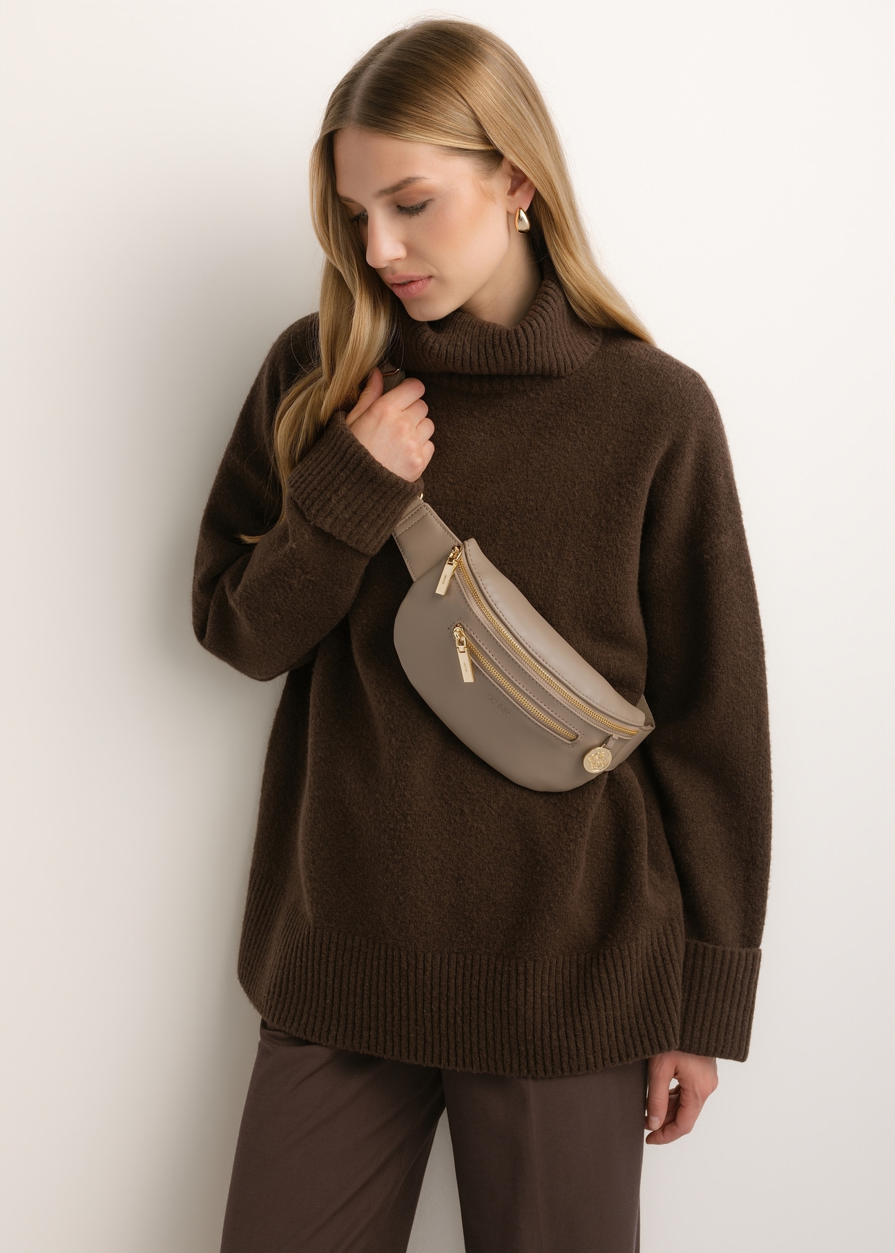 Women's waist bag in a gray-brown shade TOREC-1338-1K(Z26)