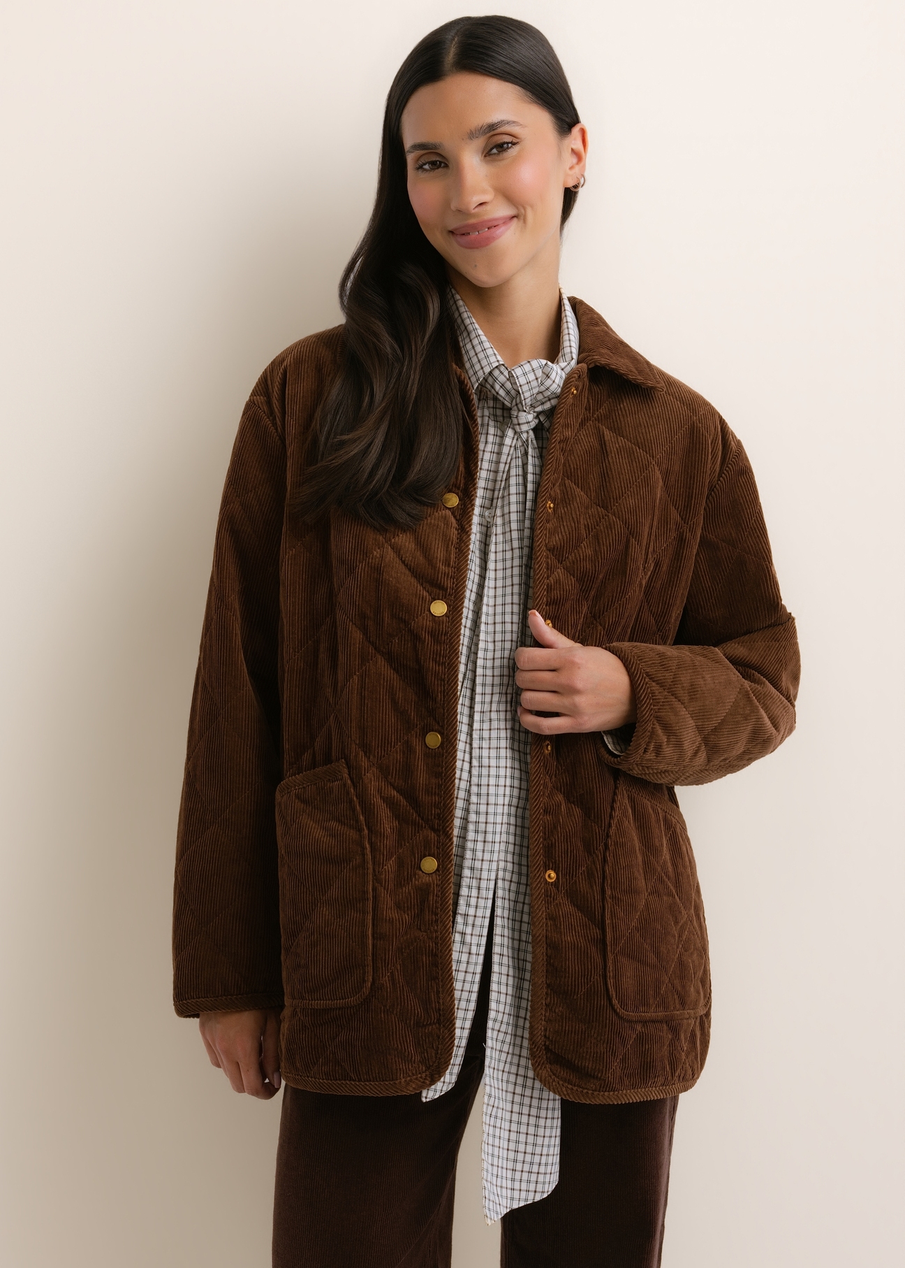 Brown women's jacket with a collar (model KURDT-0696-1H(Z26)); front view of the product on a model, showing the upper half of the figure.