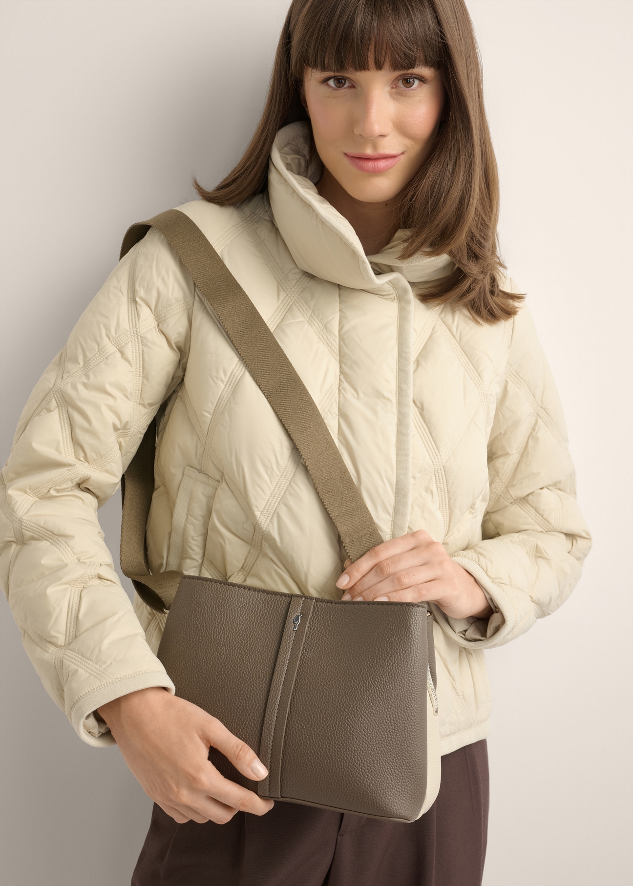 Women's handbag made of imitation leather in cool beige color TOREC-1261-1K(Z26)