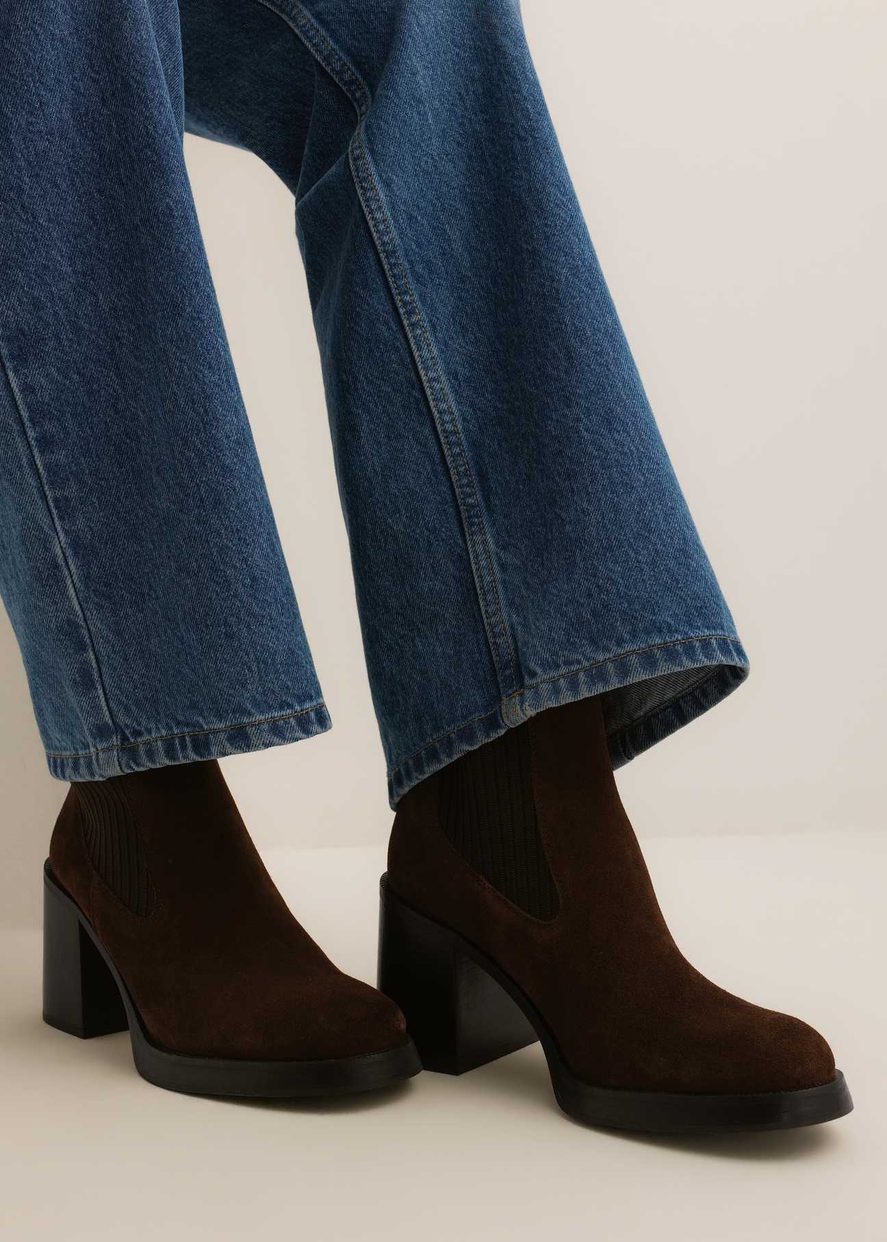 Women's heeled suede Chelsea boots (BUTYD-1356-1L(Z26)), angled view of the product on a model's feet, against a light background.