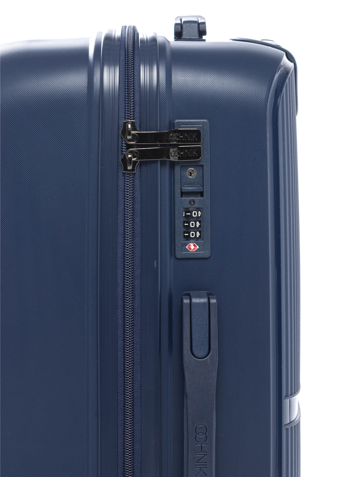 Medium suitcase on wheels WALPP-0026-7D-24(W26), view of the product lock on a white background.